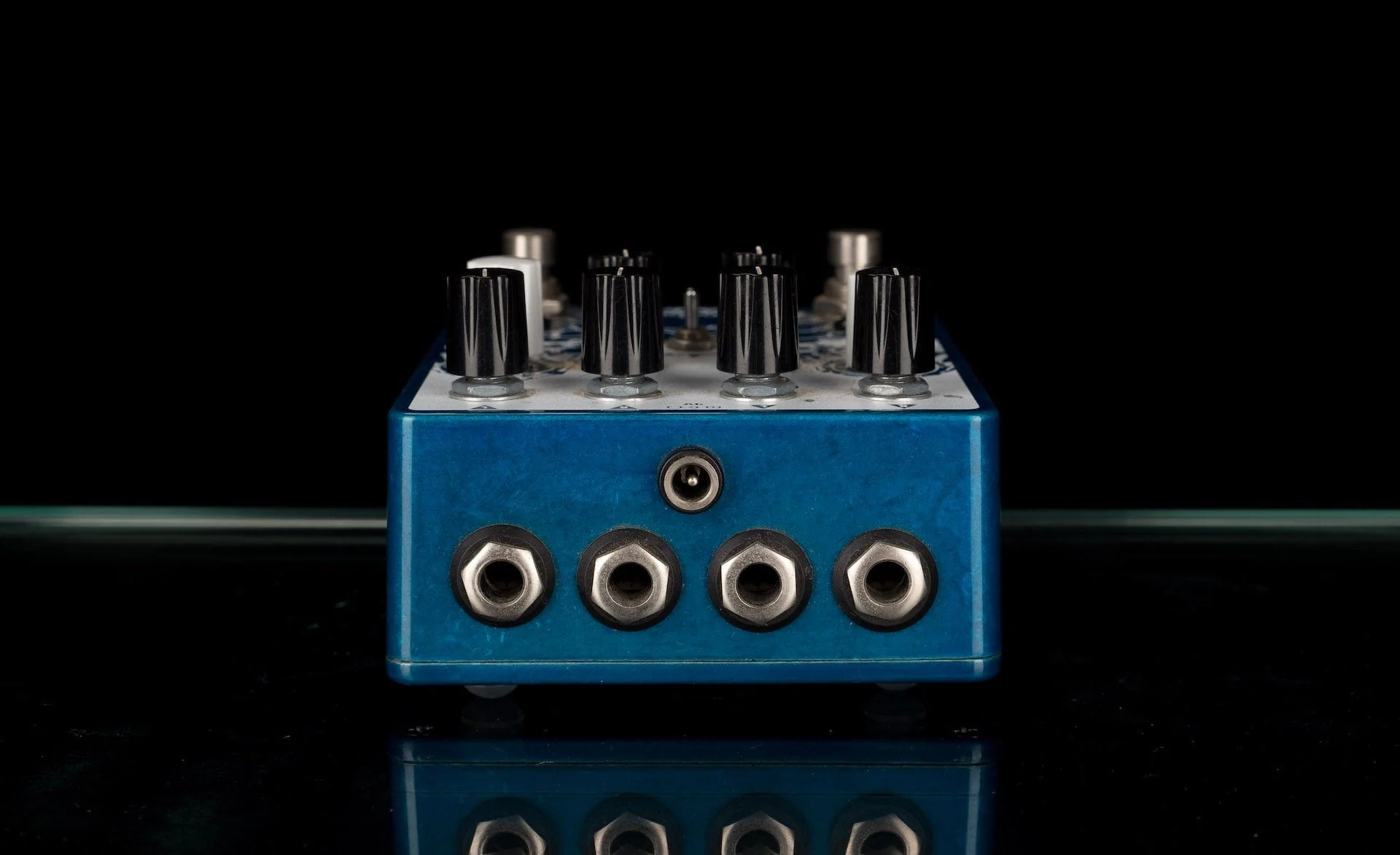 Used EarthQuaker Devices Avalanche Run Stereo Reverb/Delay with Tap Tempo Pedal With Box - Image 4