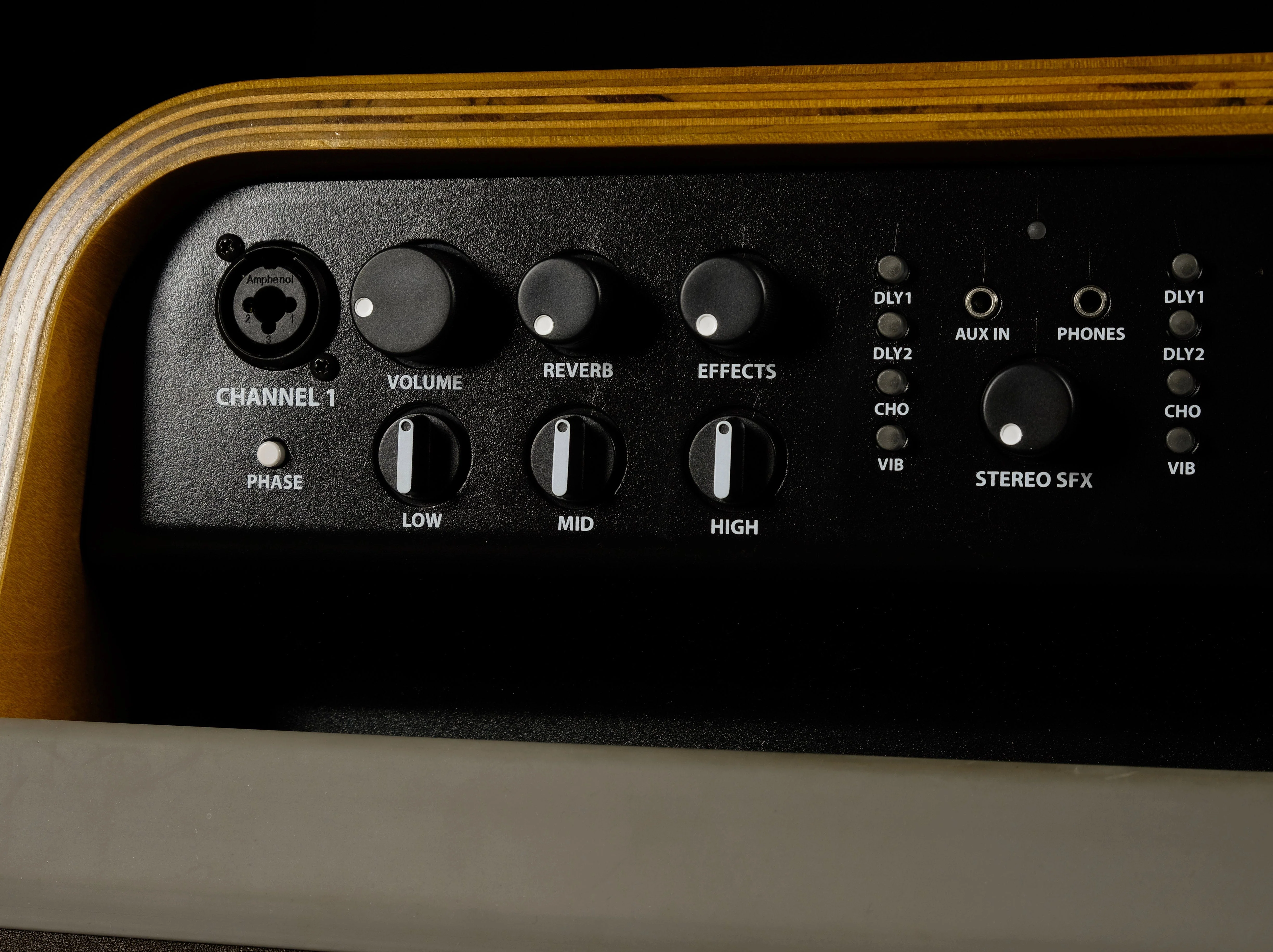 Used Fender Acoustic SFX Amp with Cover - Image 5