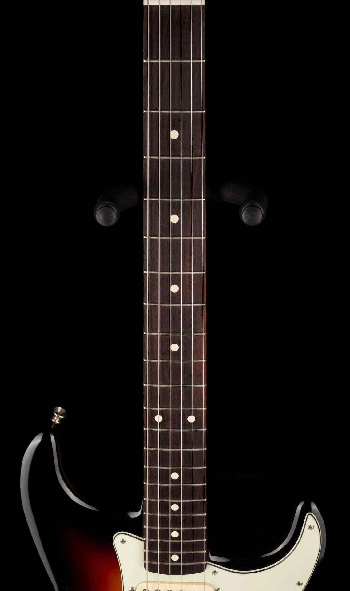 Used Fender Classic Series '60's Stratocaster 3-Tone Sunburst with Gig Bag - Image 10