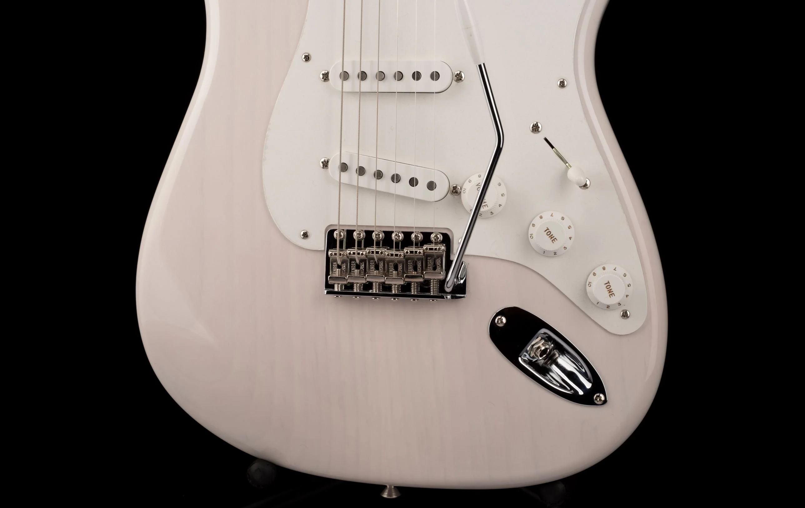 Used Fender Custom Shop 1956 Stratocaster NOS White Blonde with OHSC - Image 4