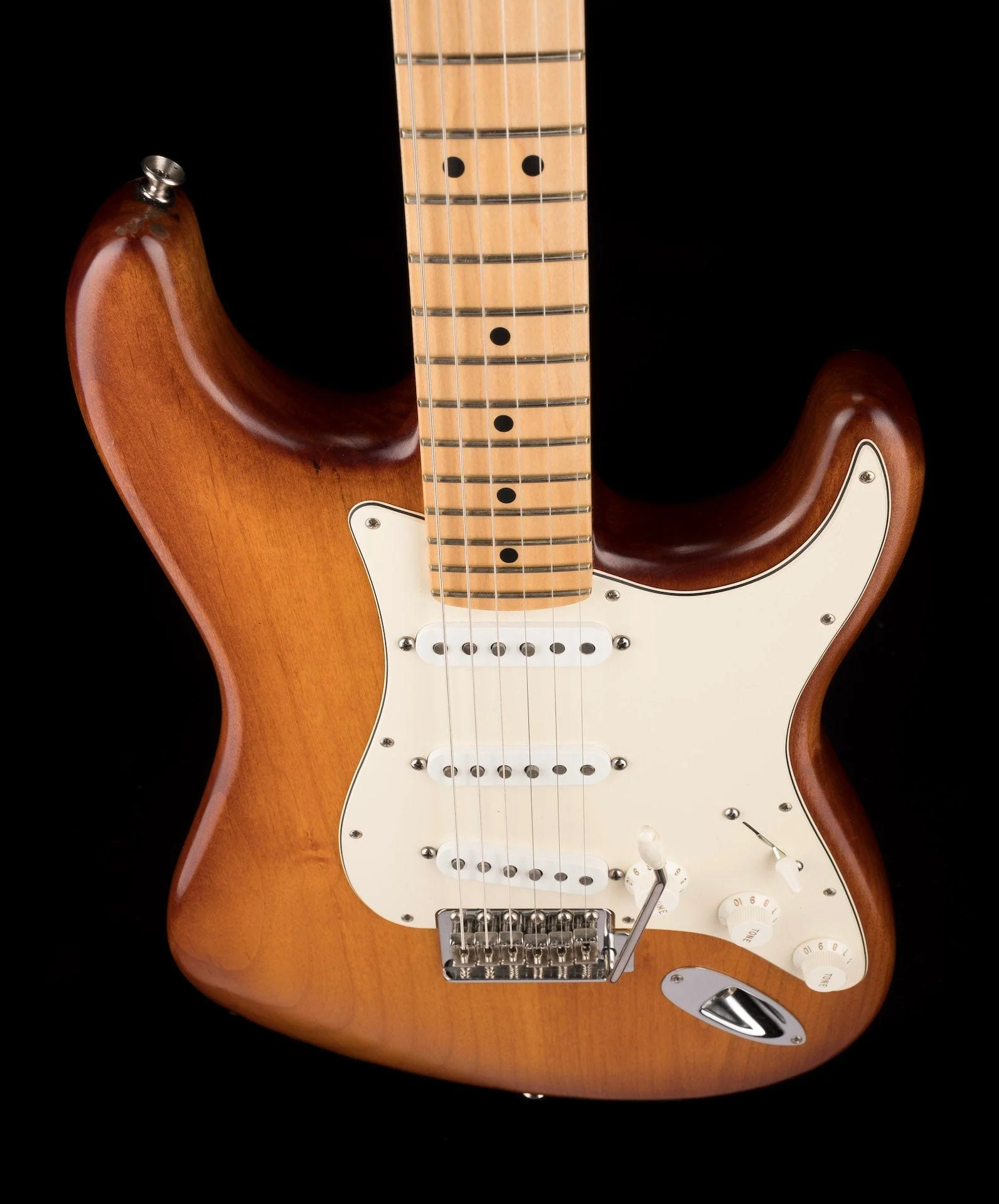 Used Fender FSR American Hand-Stained Nitro Stratocaster Honey Burst with Case - Image 4