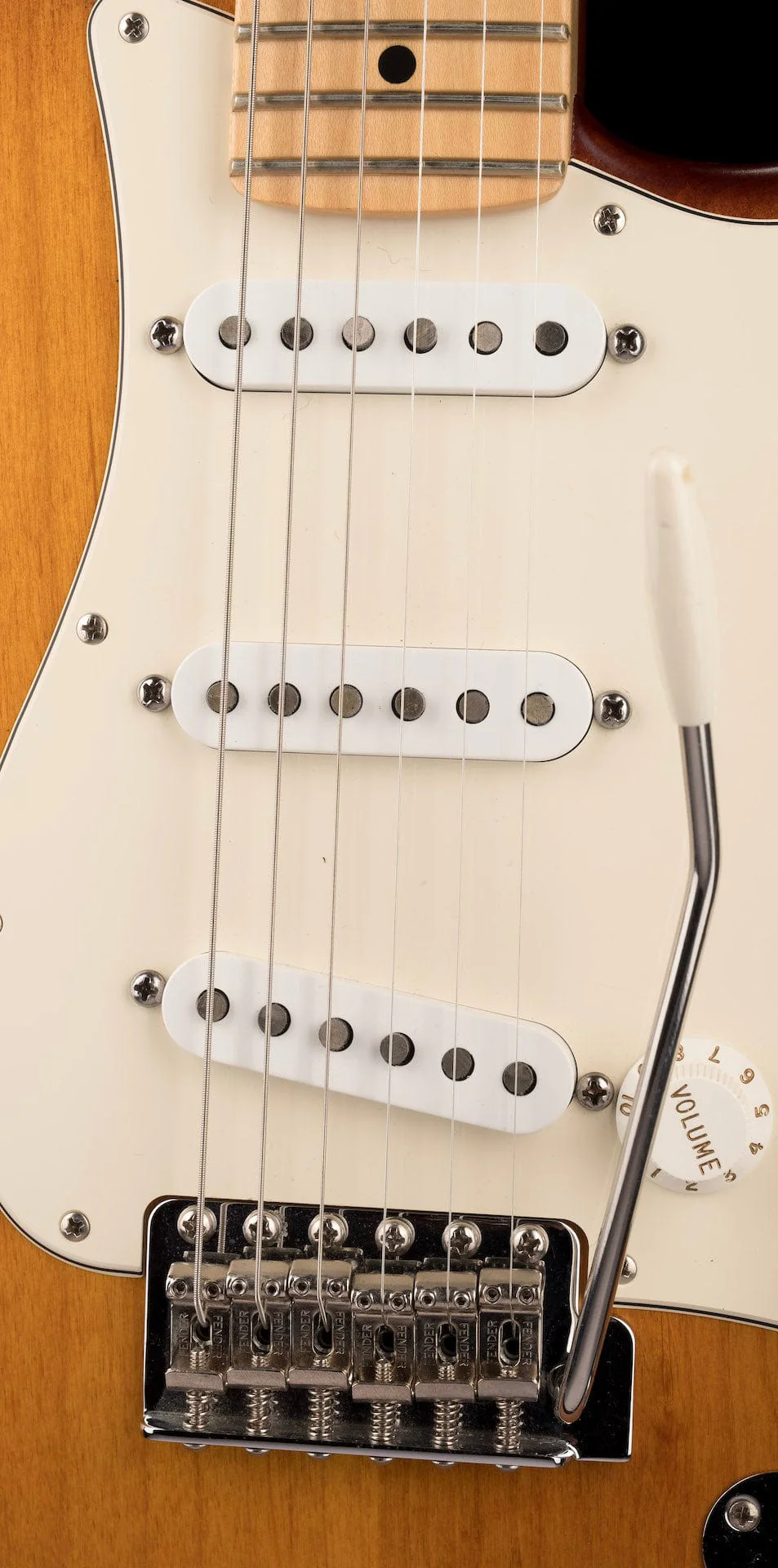 Used Fender FSR American Hand-Stained Nitro Stratocaster Honey Burst with Case - Image 6