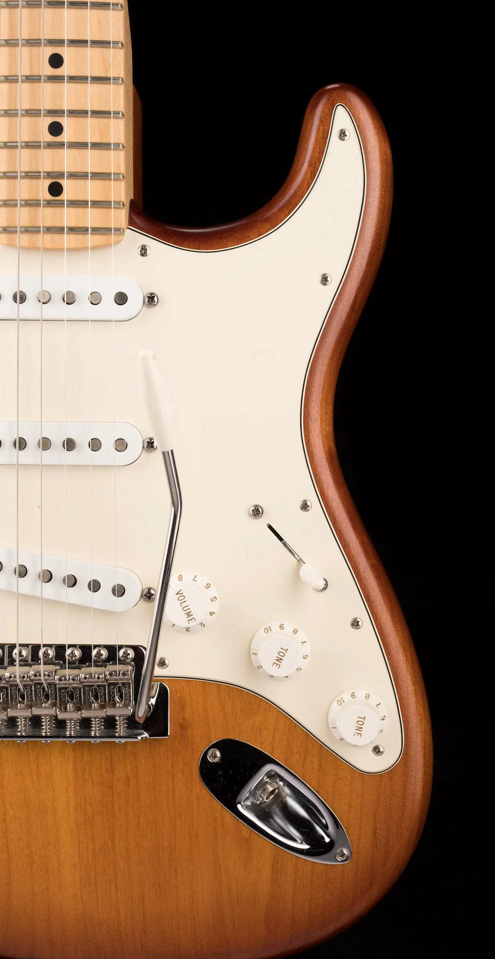 Used Fender FSR American Hand-Stained Nitro Stratocaster Honey Burst with Case - Image 7