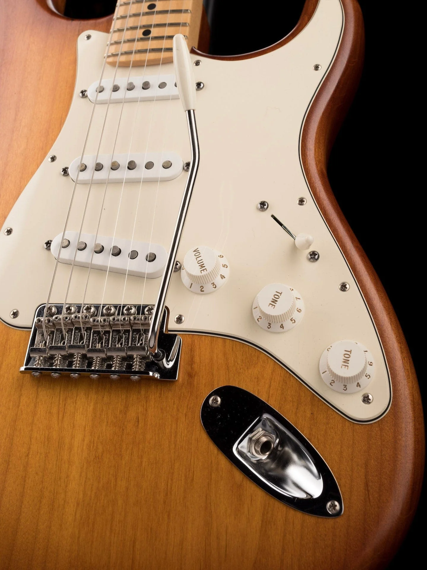 Used Fender FSR American Hand-Stained Nitro Stratocaster Honey Burst with Case - Image 9
