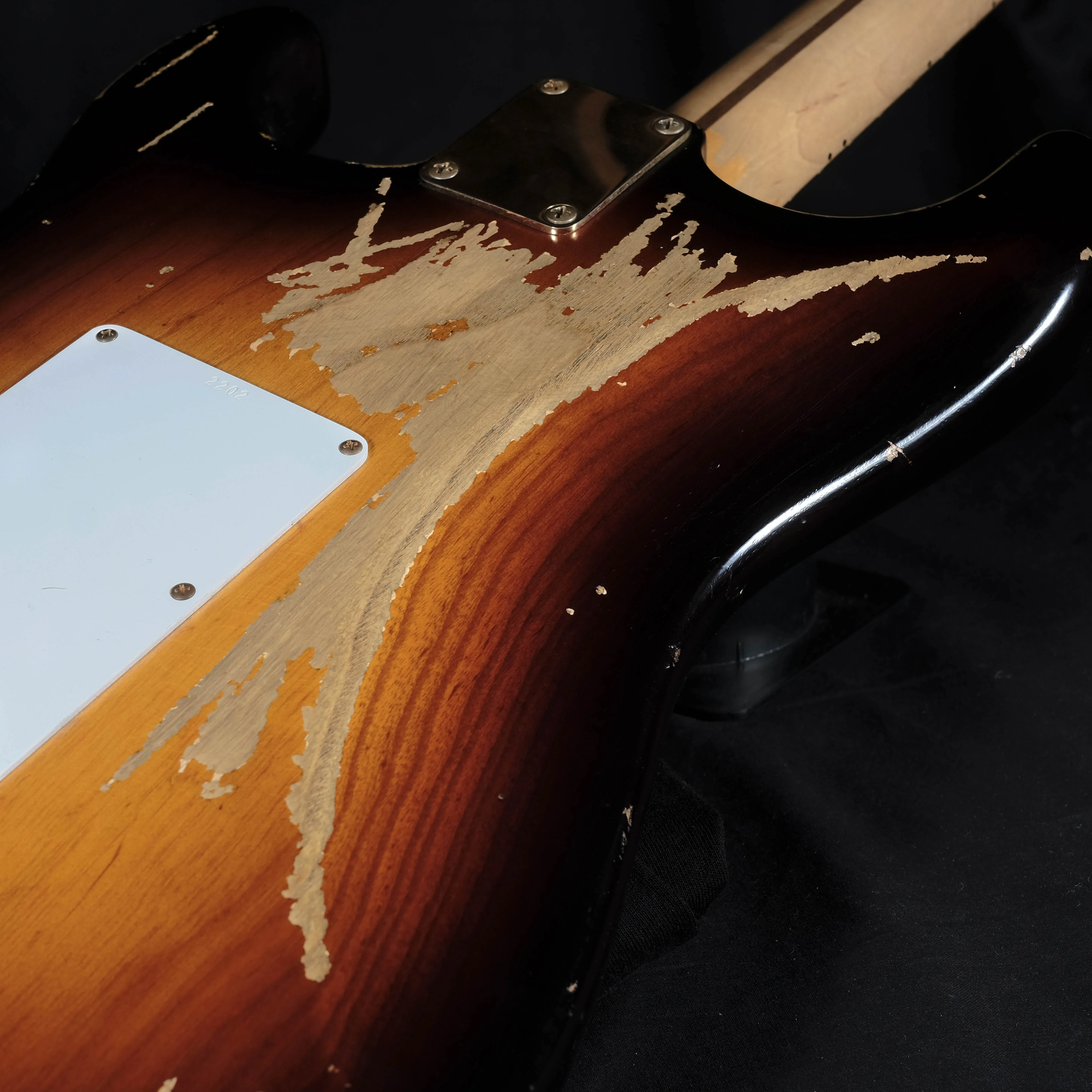 Pre Owned '14 Limited Edition Fender Custom Shop Heavy Relic Golden 50s Stratocaster Sunburst - Image 10