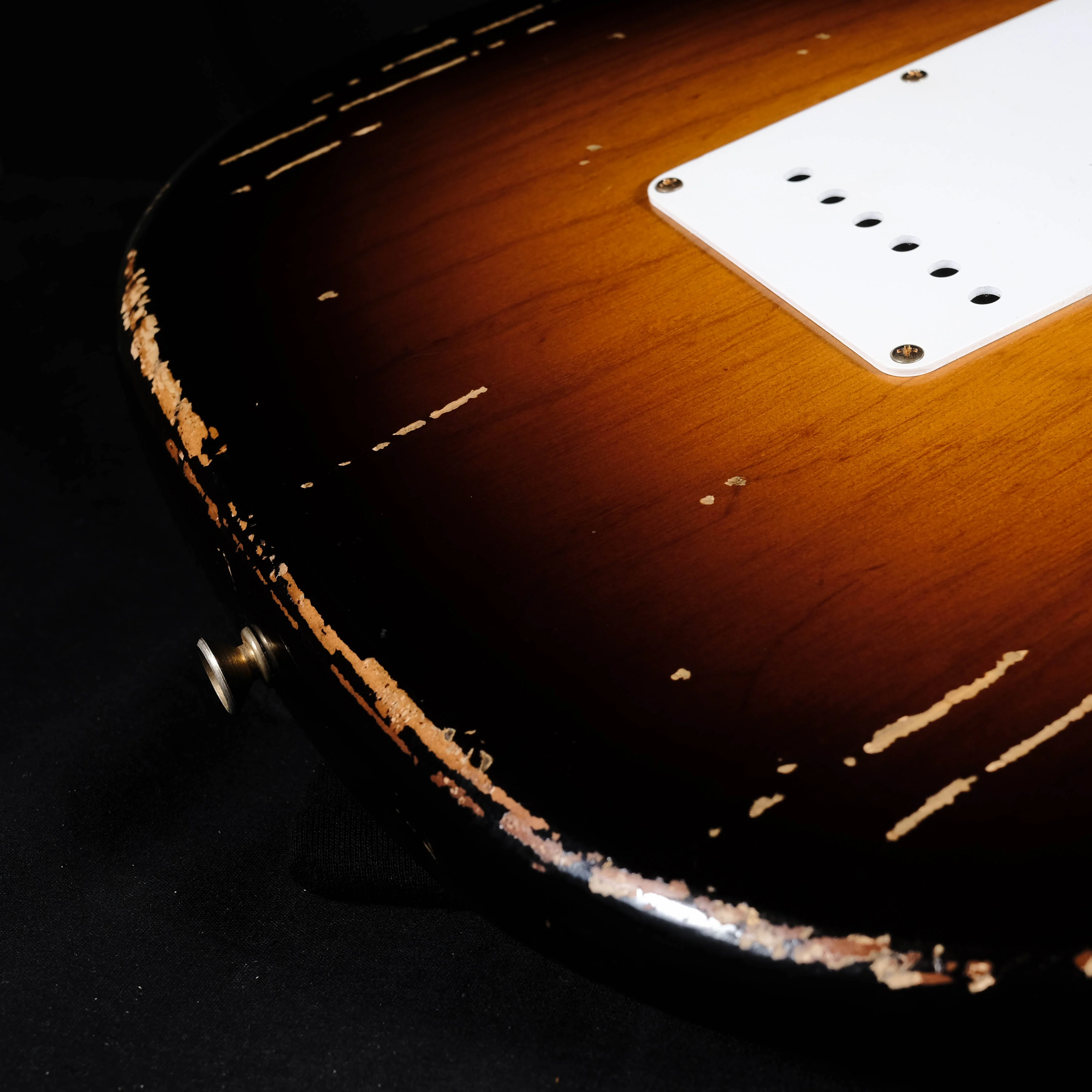 Pre Owned '14 Limited Edition Fender Custom Shop Heavy Relic Golden 50s Stratocaster Sunburst - Image 11