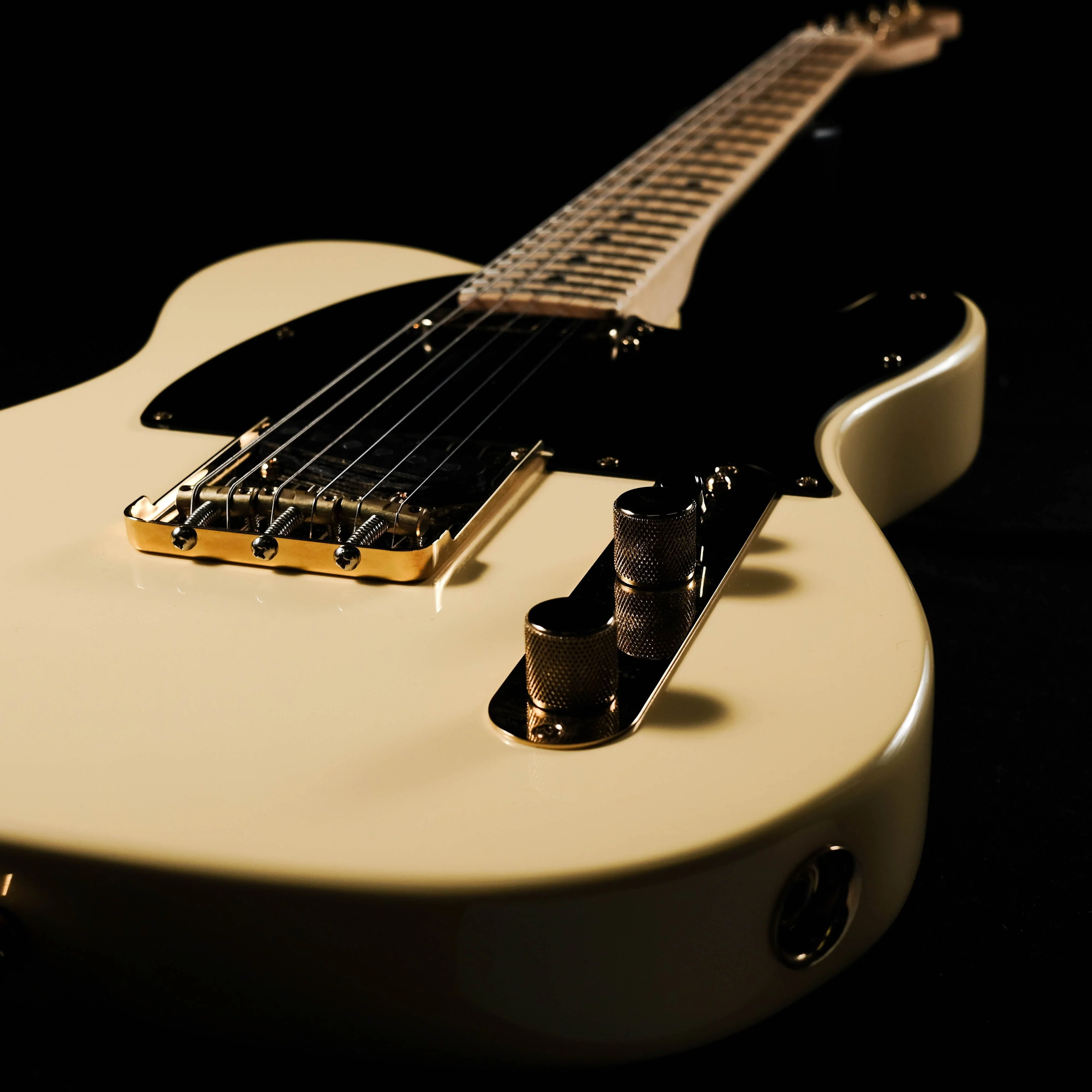 Used Fender Limited Edition American Pro Telecaster Vintage White Gold Hardware G&G Case - Image 5