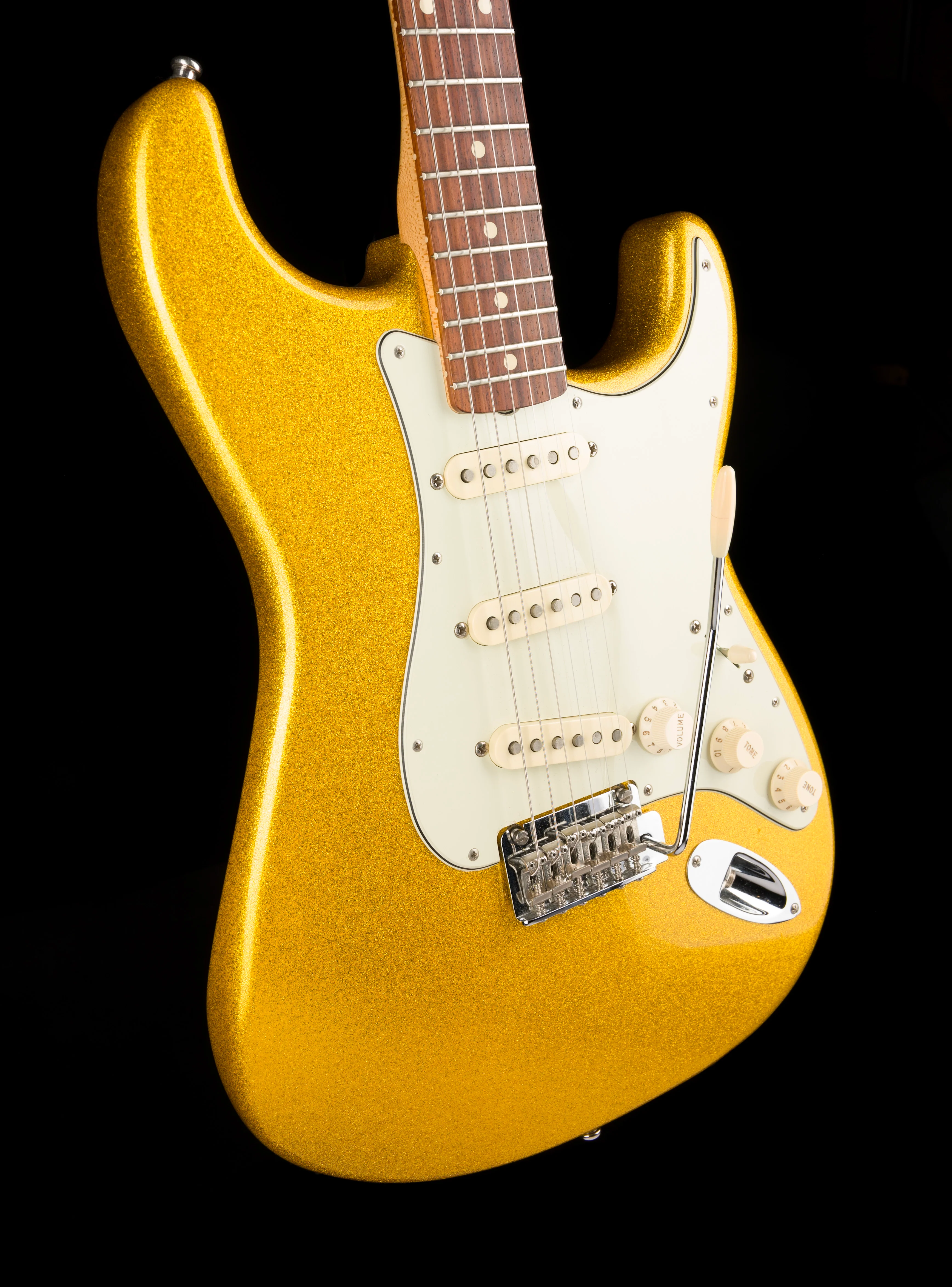Used Fender Limited Edition Classic Player FSR 60's Stratocaster Vegas Gold with Case - Image 10