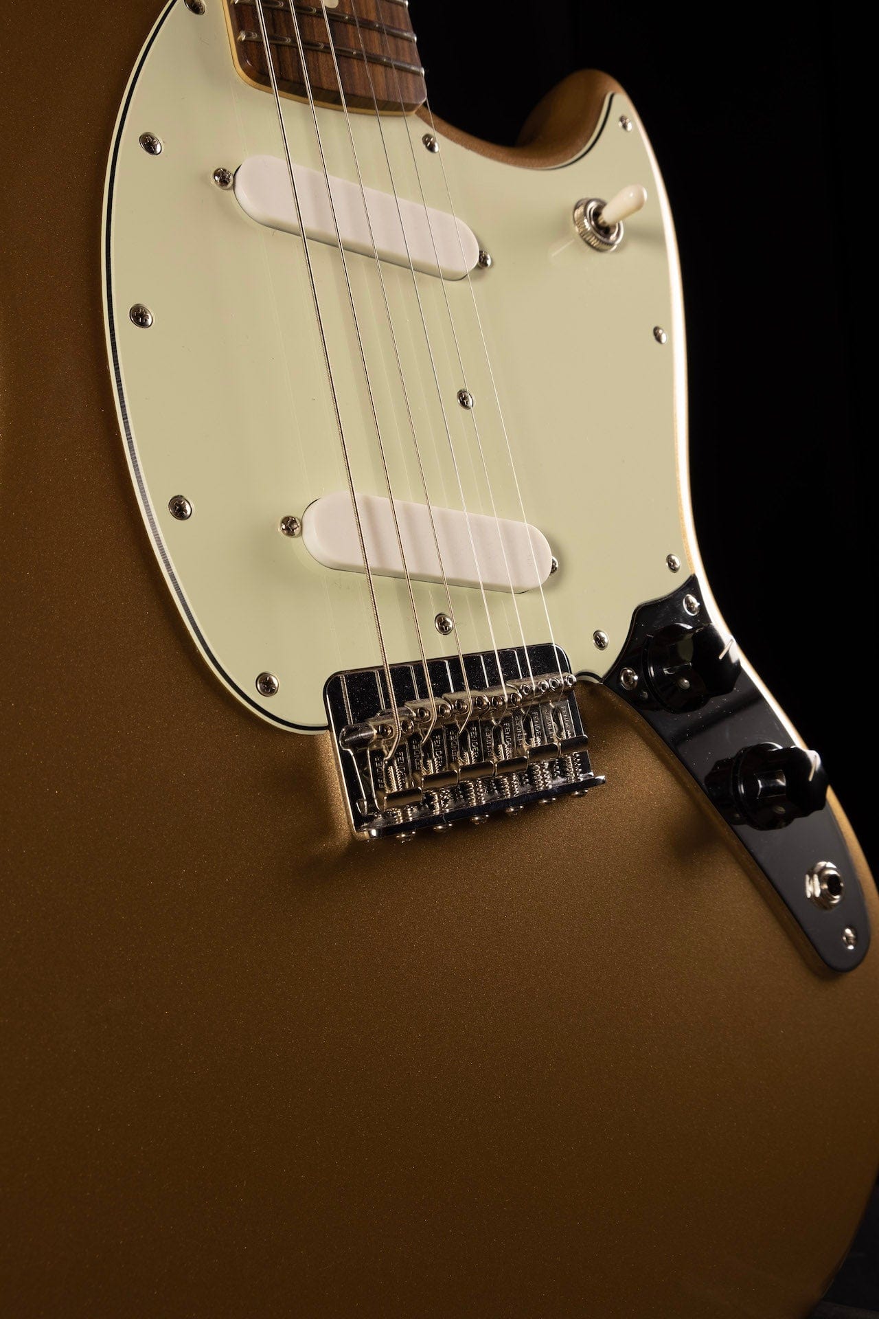 Used Fender Player Mustang Firemist Gold - Image 3