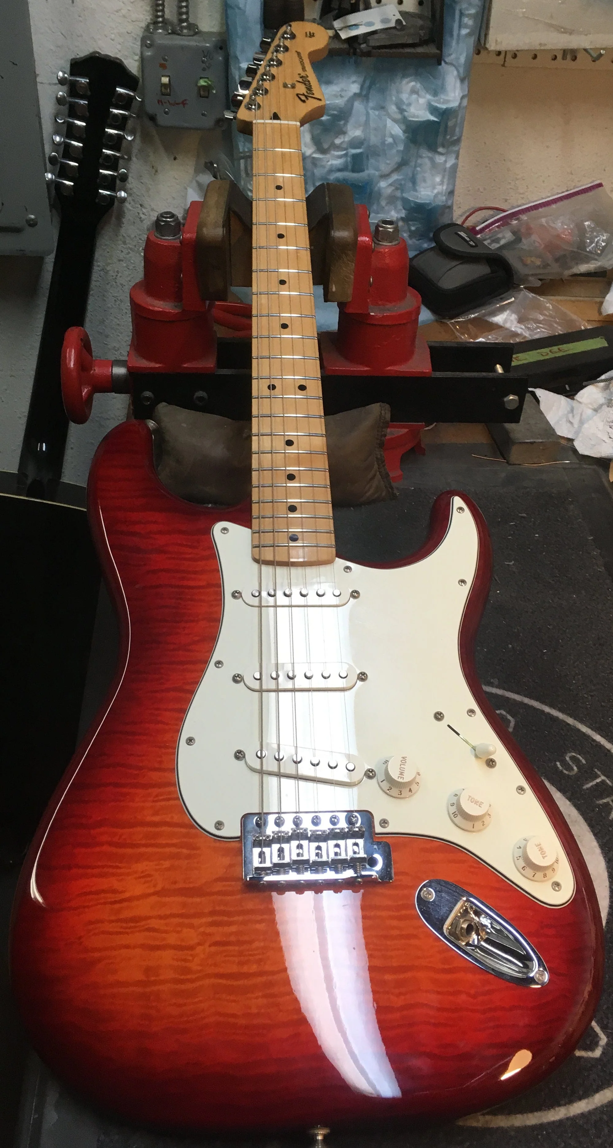 Used Fender Plus Top Strat Maple Neck Cherryburst - Image 2