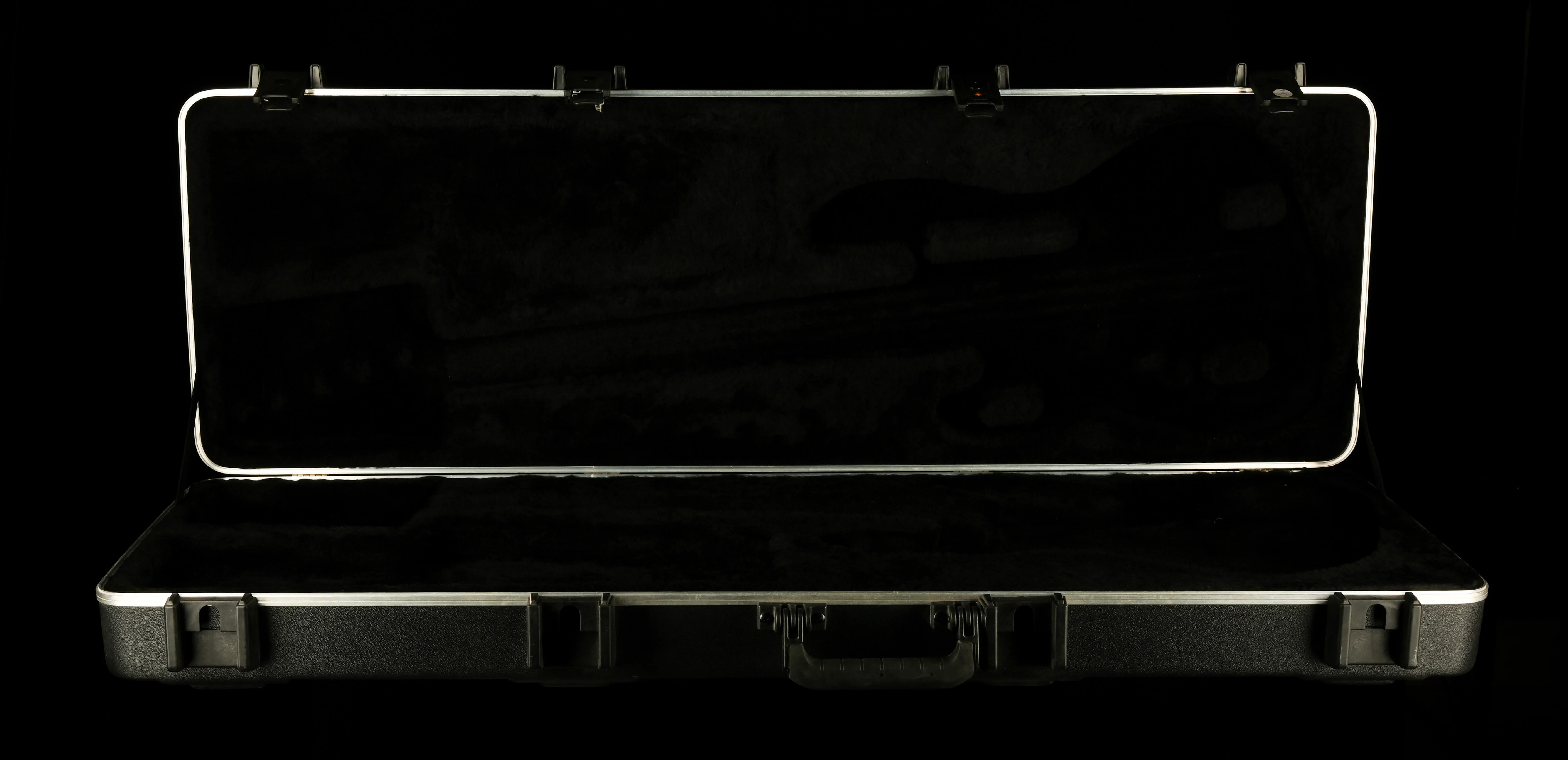 Used Fender SKB Deluxe Molded Bass Case - Image 5