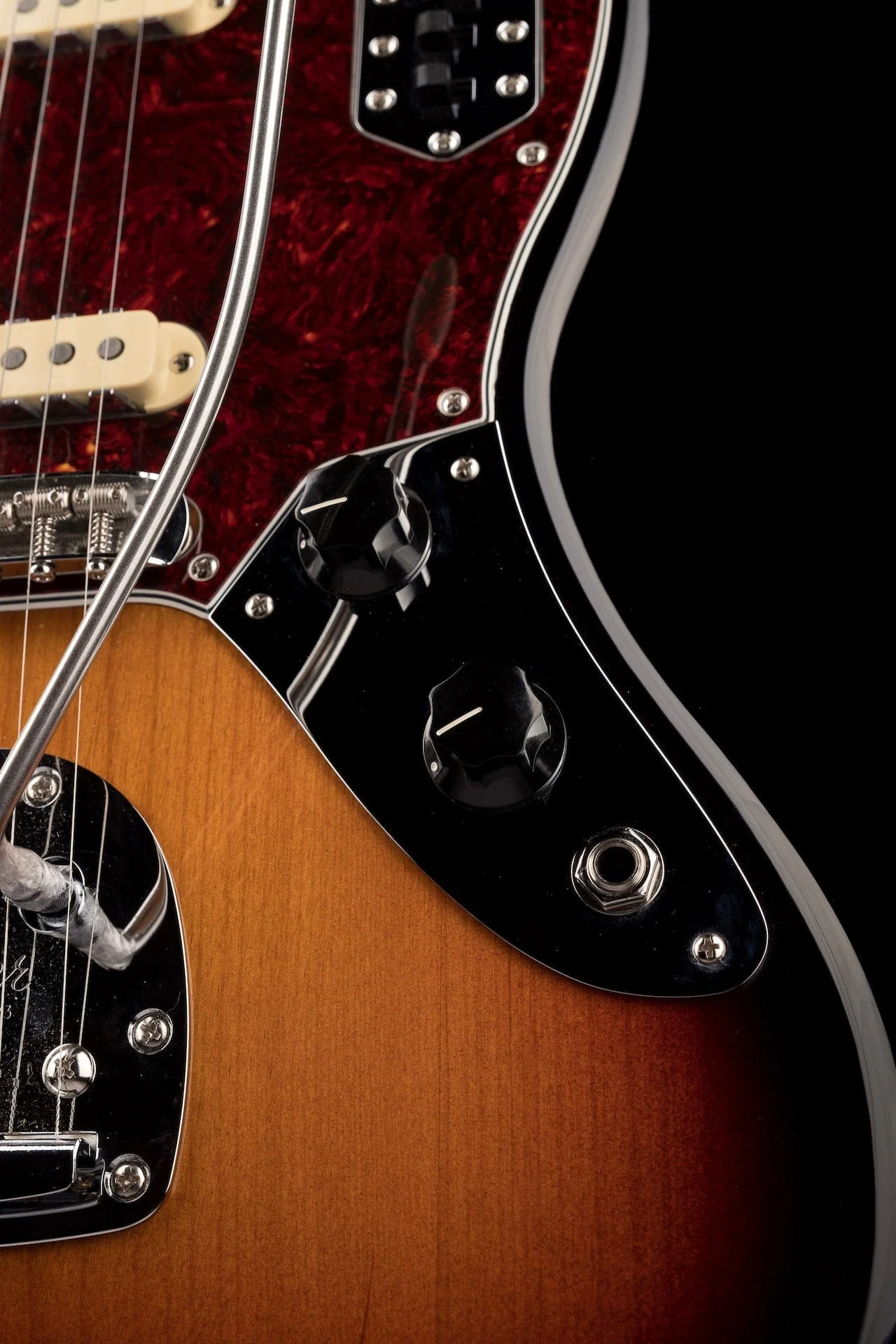 Used Fender Vintera '60s Jaguar 3-Color Sunburst With Gig Bag - Image 8