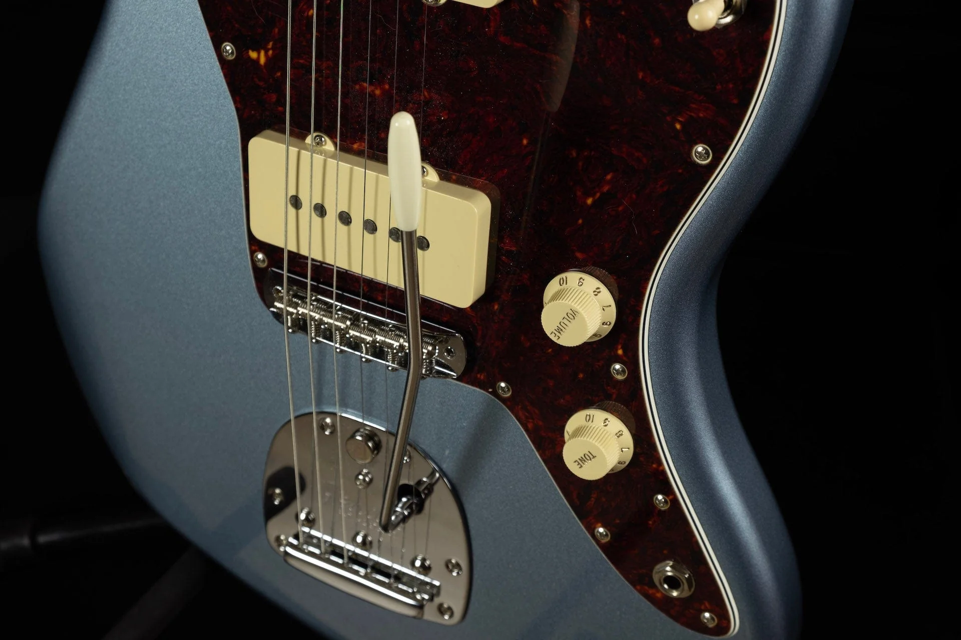 Used Fender Vintera '60s Jazzmaster Ice Blue Metallic - Image 6