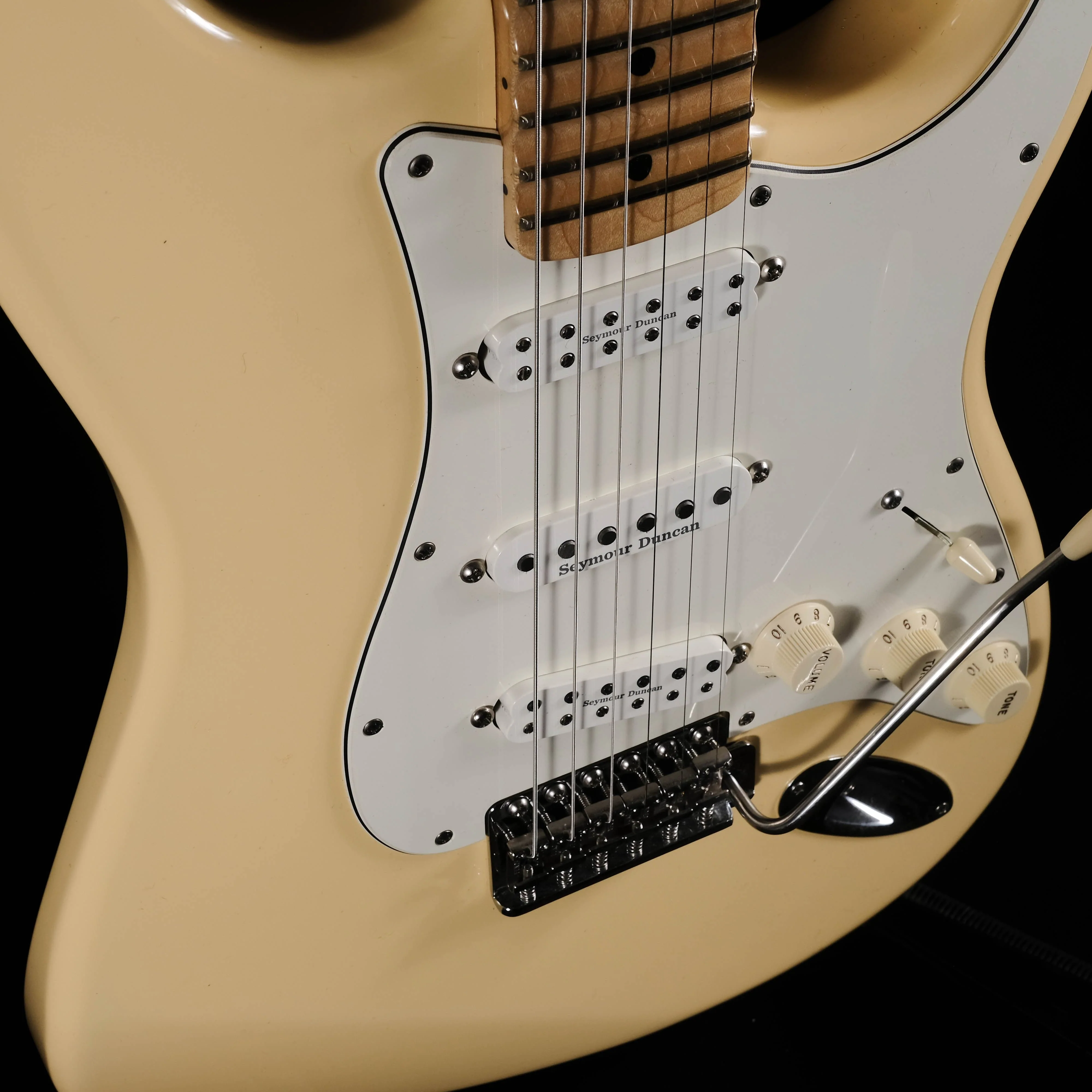 Pre Owned Fender Yngwie Malmsteen Stratocaster Vintage White OHSC With UPGRADES! - Image 4