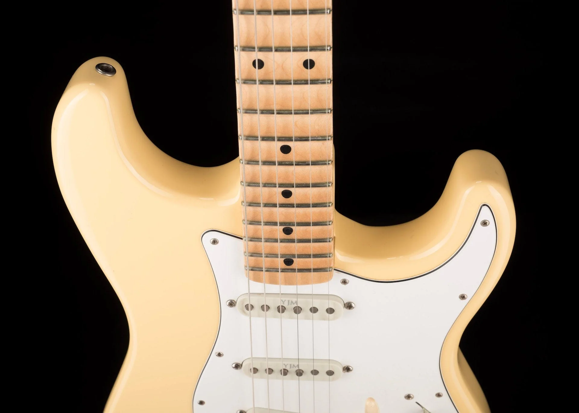 Used Fender Yngwie Malmsteen Stratocaster Vintage White with OHSC - Image 3