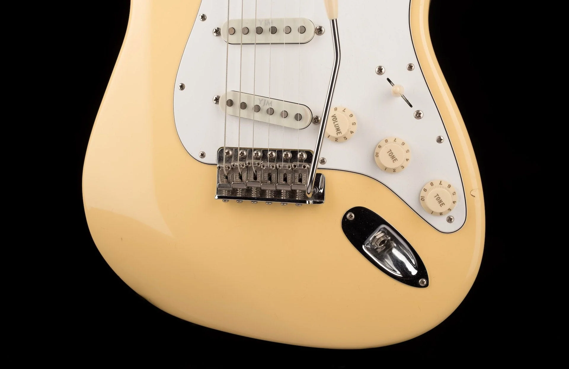 Used Fender Yngwie Malmsteen Stratocaster Vintage White with OHSC - Image 5