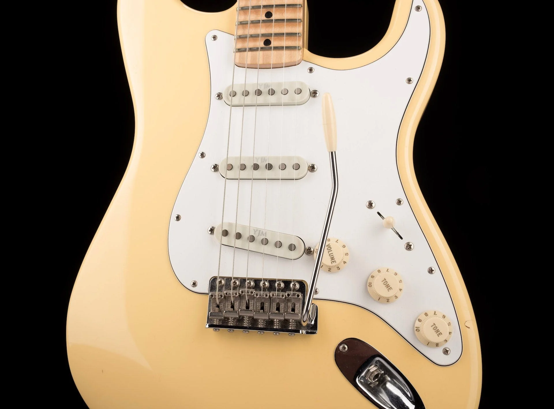 Used Fender Yngwie Malmsteen Stratocaster Vintage White with OHSC - Image 6