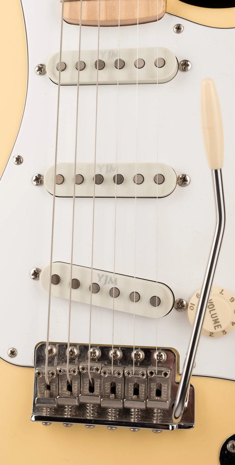 Used Fender Yngwie Malmsteen Stratocaster Vintage White with OHSC - Image 7
