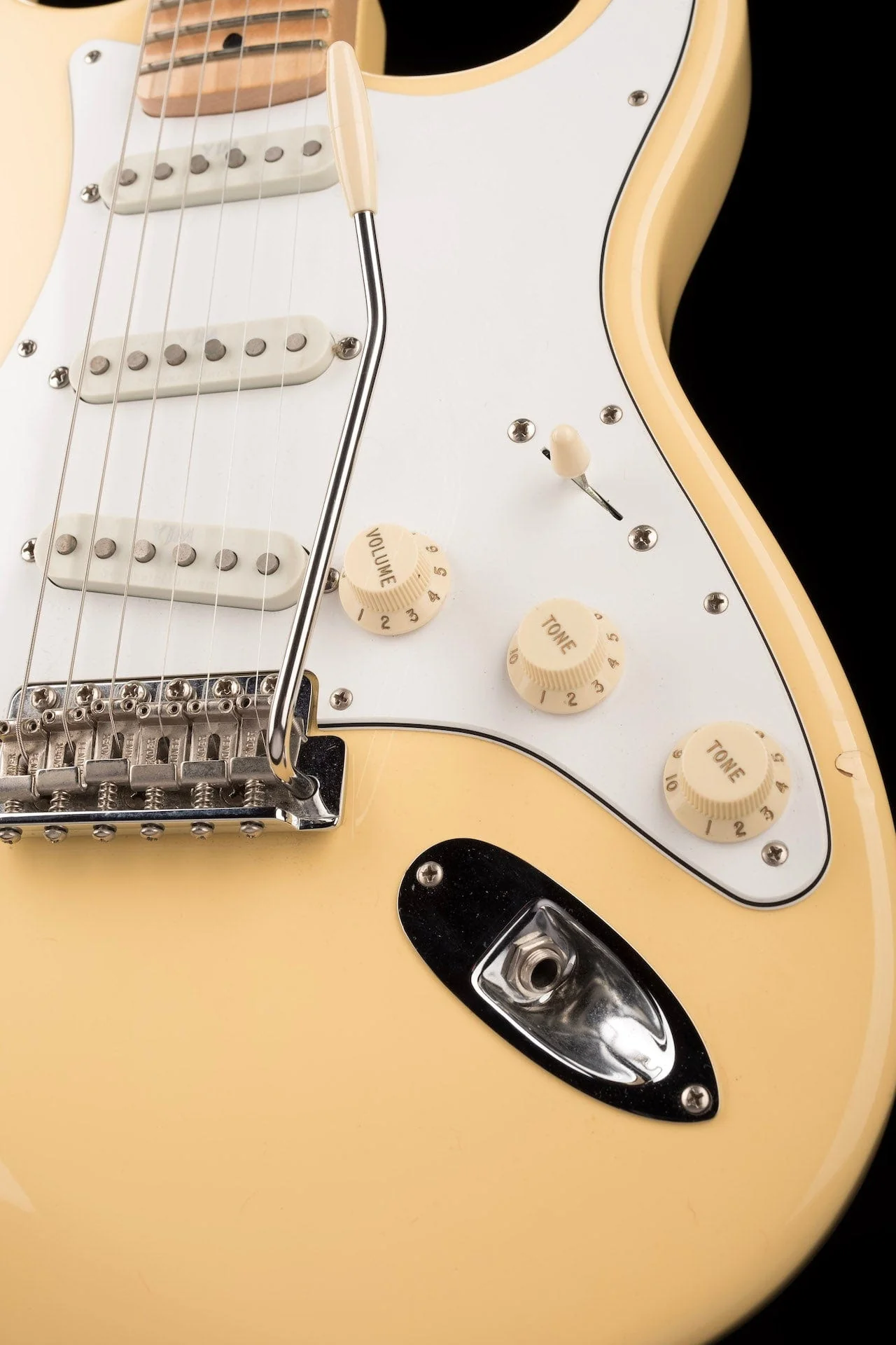 Used Fender Yngwie Malmsteen Stratocaster Vintage White with OHSC - Image 8