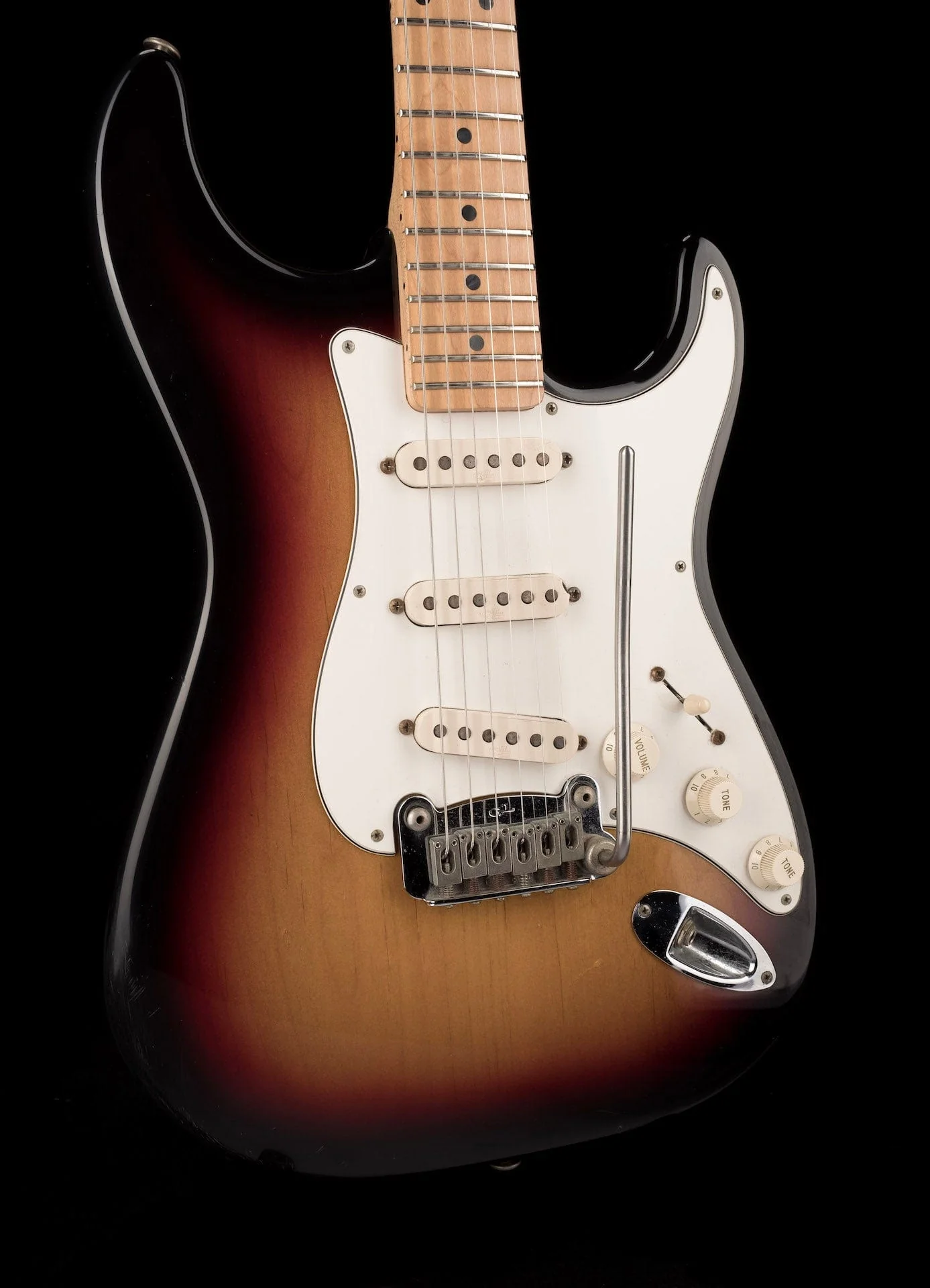 Used G&L Legacy Sunburst with Signed COA and OHSC - Image 11