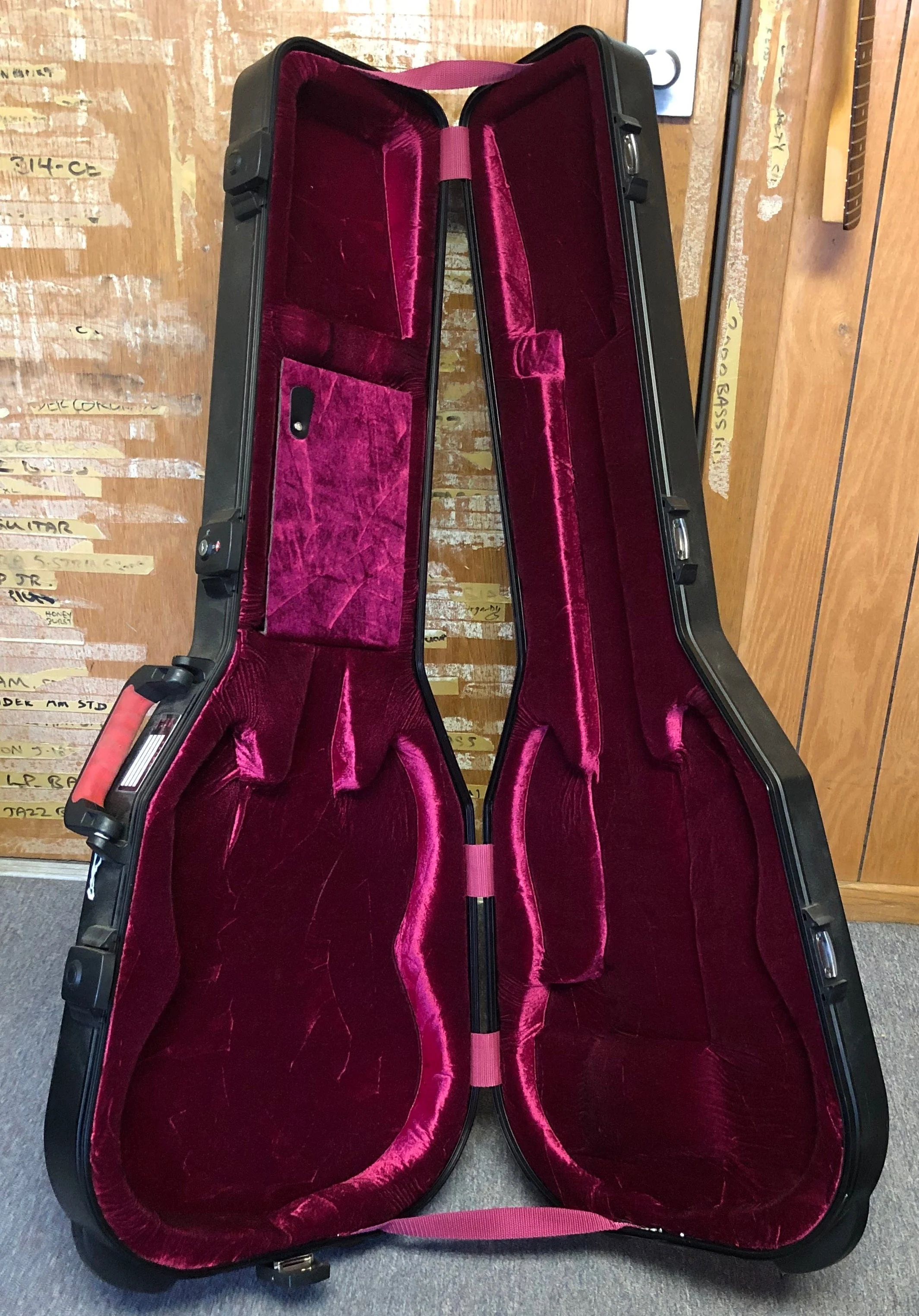 Used Gator Cases Black Molded Gibson SG or SG Style Guitar Case - Image 6