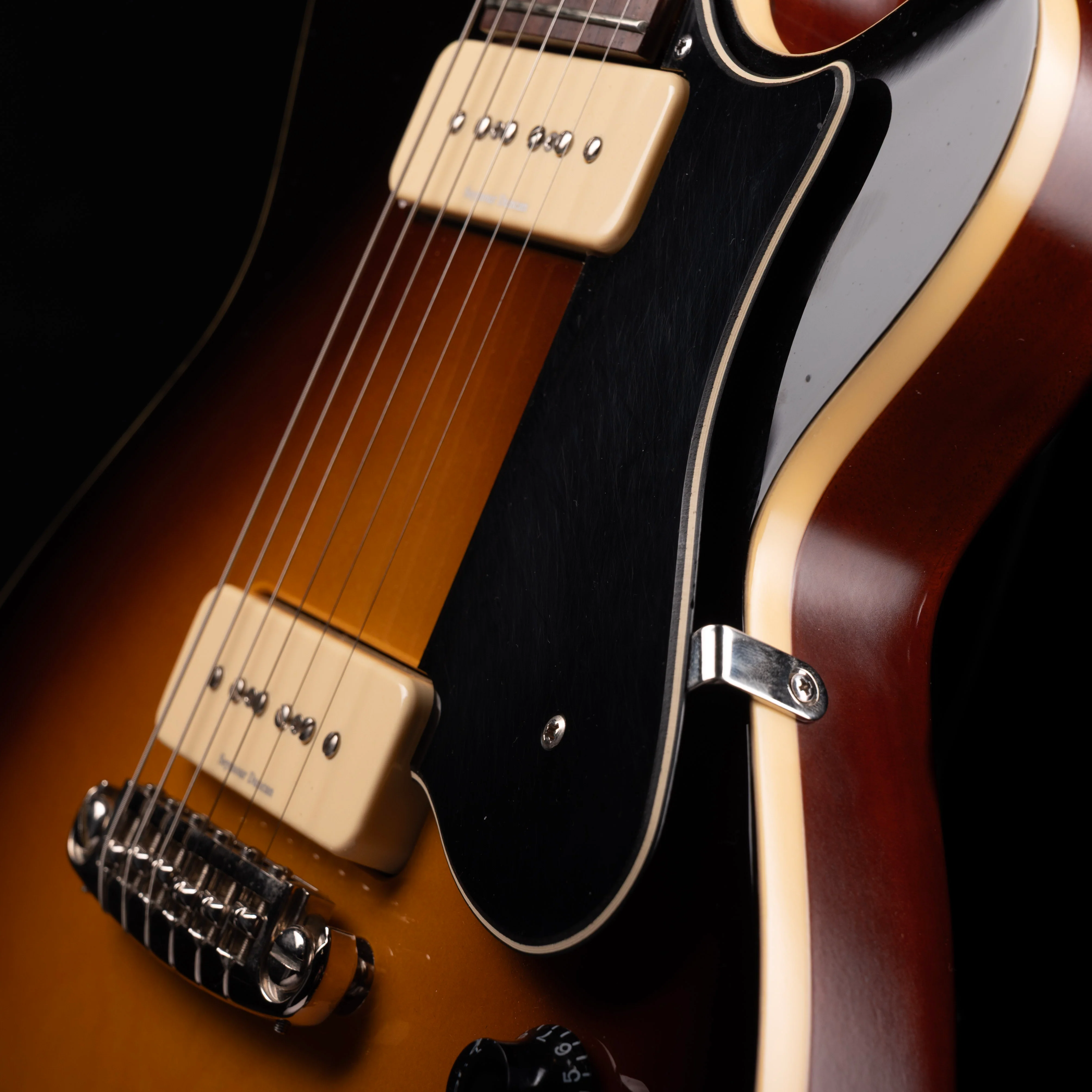 Used Godin Core CT P90 Sunburst with OHSC - Image 7