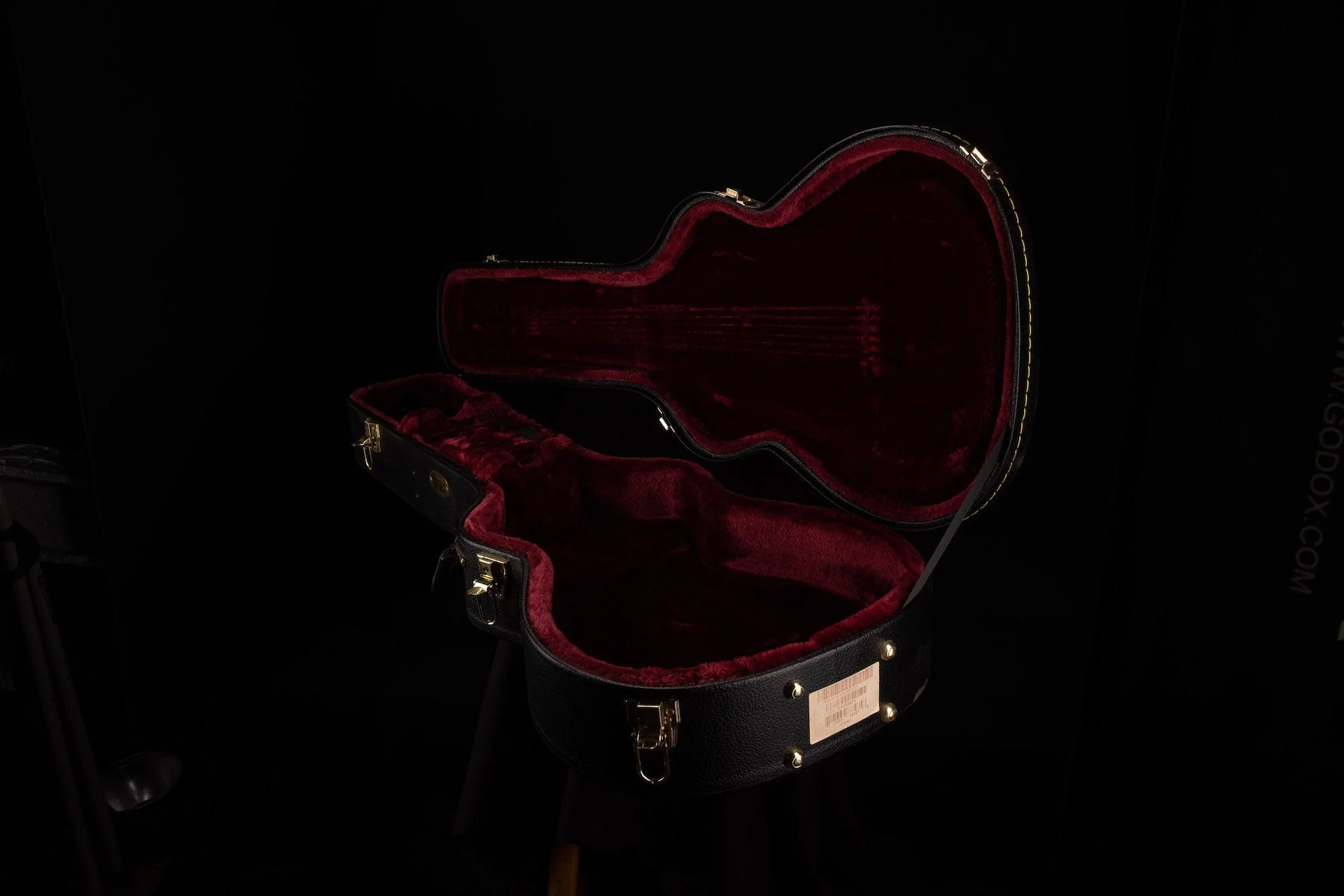 Used Guild Concert (M-120) Acoustic Guitar Hardshell Case Black - Image 4