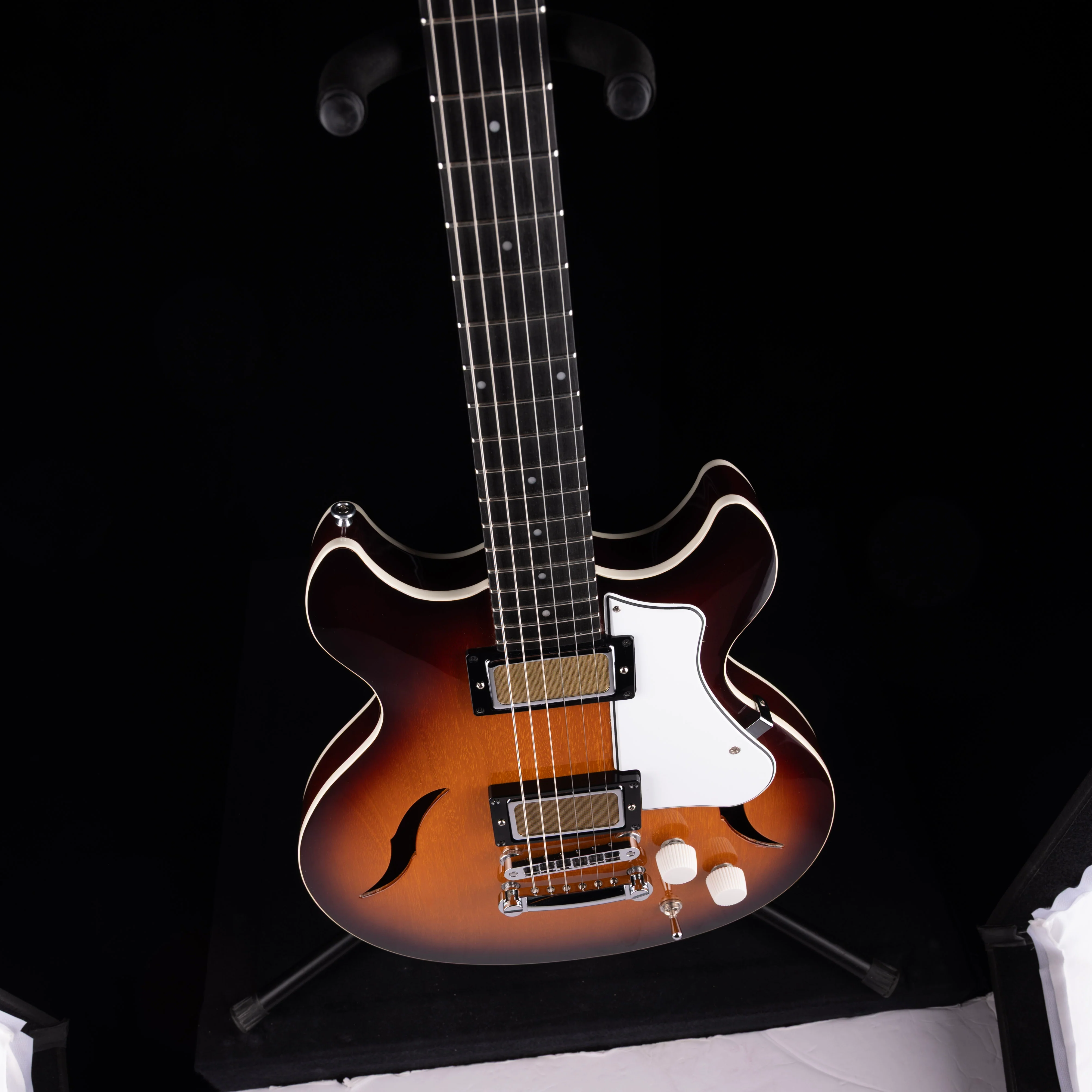 Used Harmony Comet Sunburst With Mono Case - Image 3