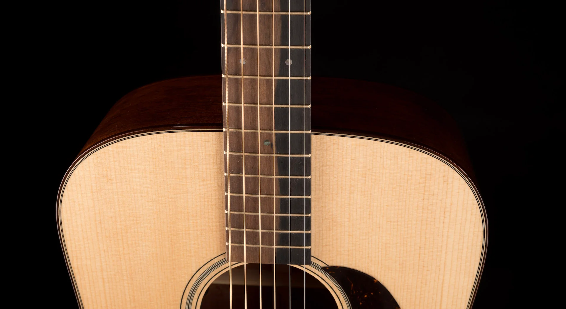 Used Martin D-18E Modern Deluxe Natural with OHSC - Image 3