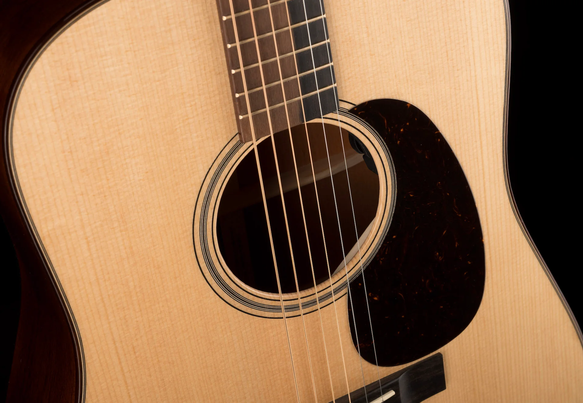 Used Martin D-18E Modern Deluxe Natural with OHSC - Image 7