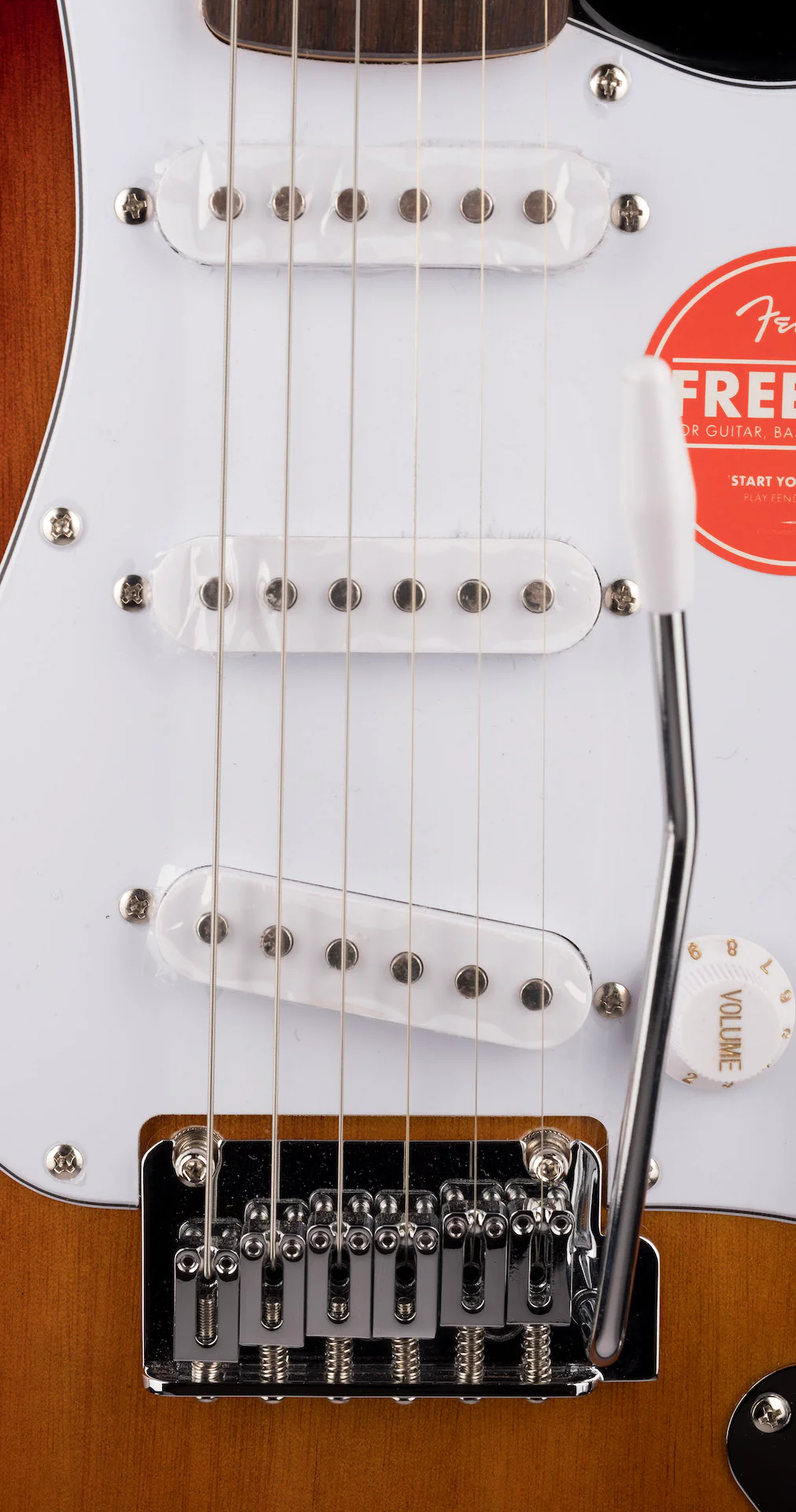Used Squier Affinity Stratocaster 3-Tone Sunburst - Image 7