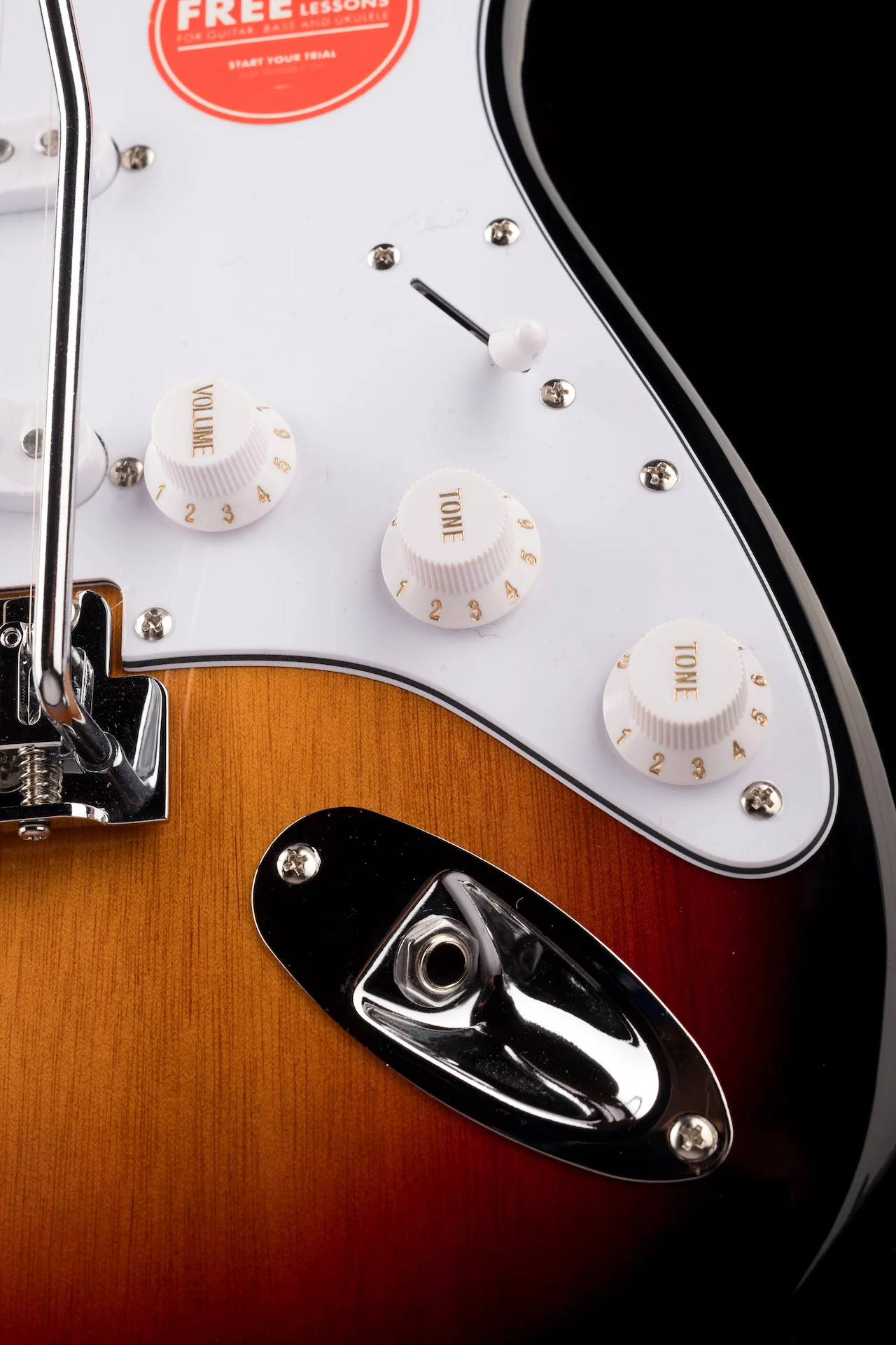 Used Squier Affinity Stratocaster 3-Tone Sunburst - Image 8