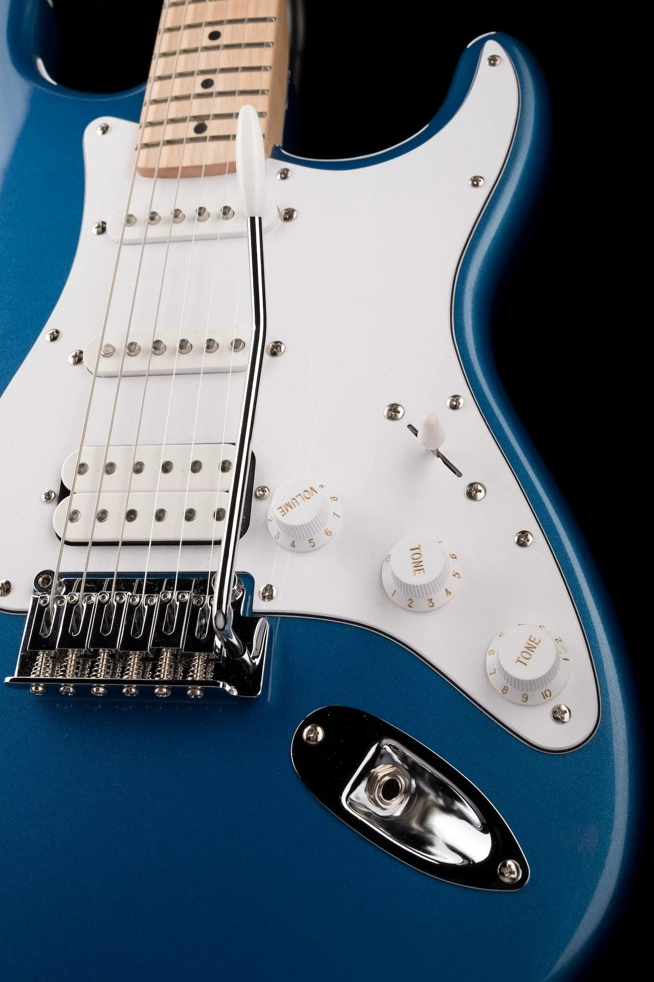 Used Squier Affinity Stratocaster HSS Ice Blue Metallic With Gig Bag - Image 8