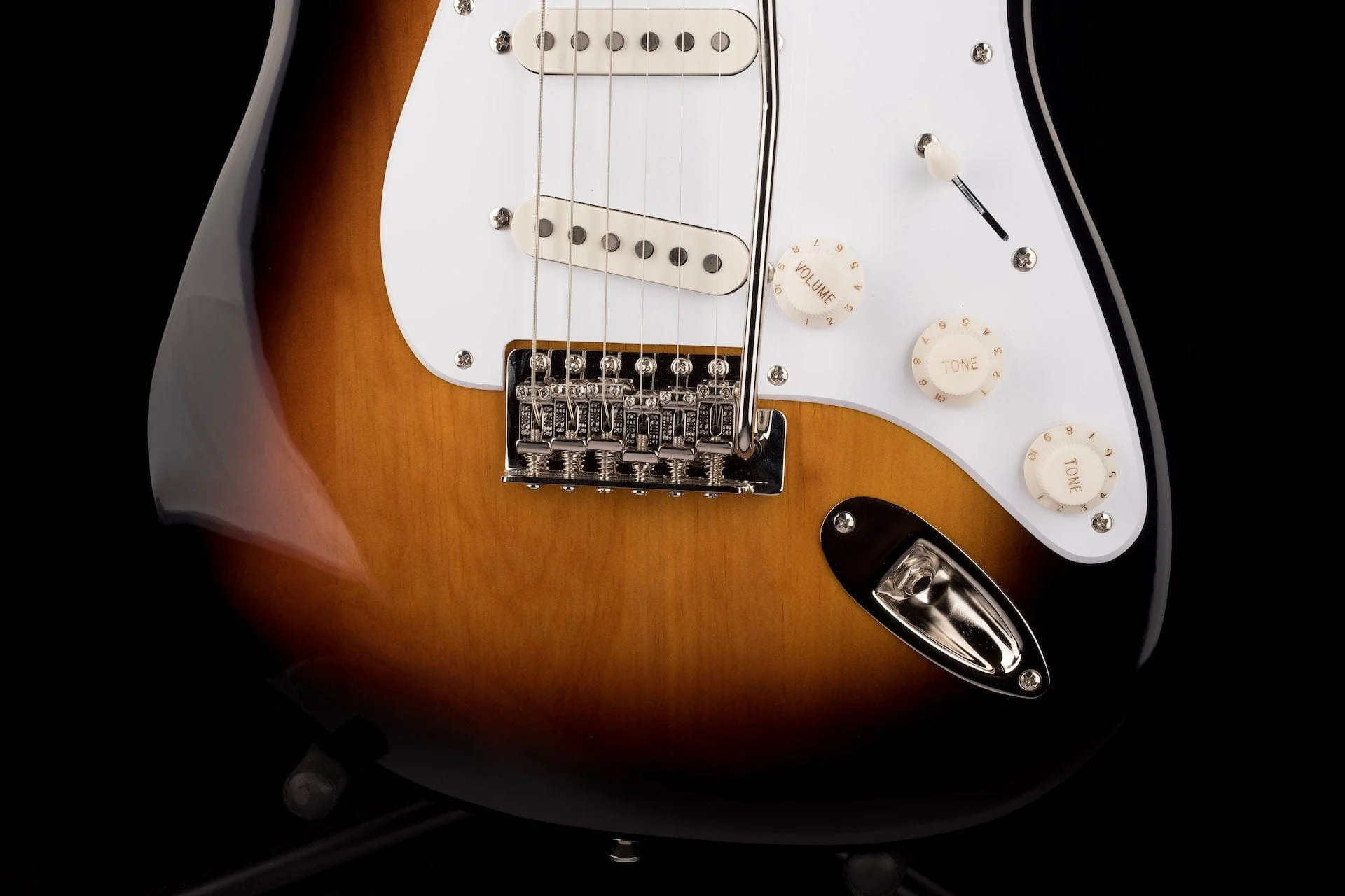 Used Squier Classic Vibe 50's Stratocaster 2-Tone Sunburst Electric Guitar - Image 5