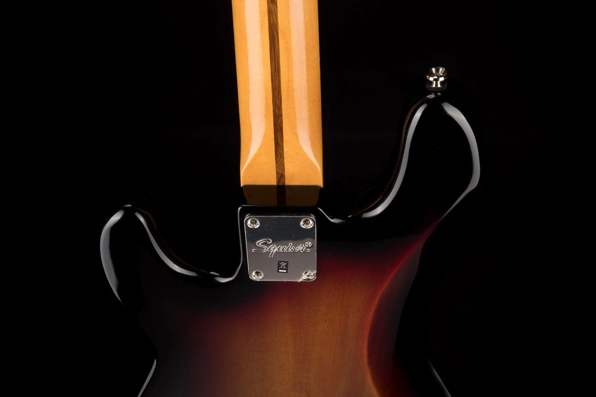 Used Squier Classic Vibe '60s Precision Bass 3-Tone Sunburst with Gig Bag - Image 15