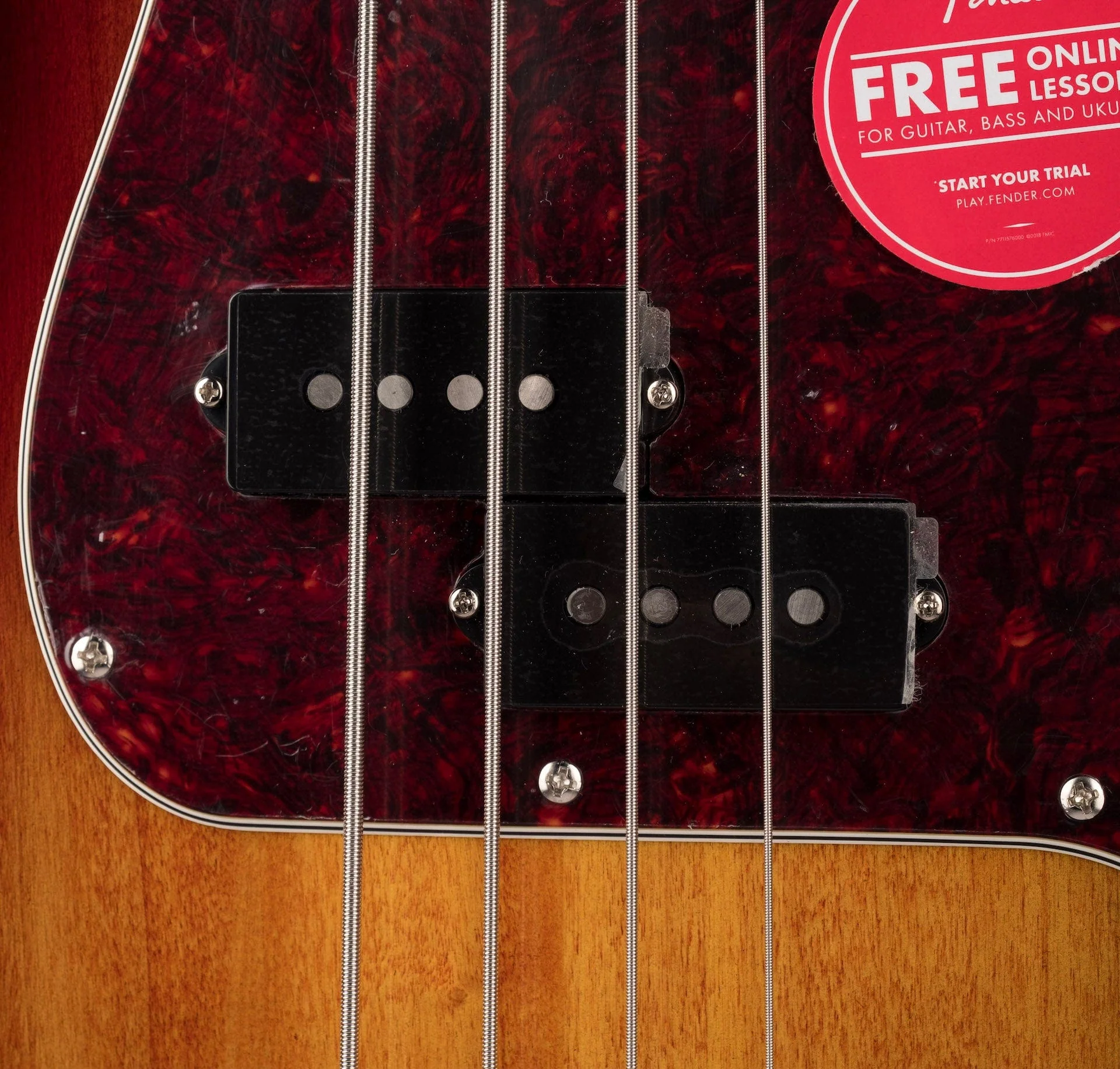 Used Squier Classic Vibe '60s Precision Bass 3-Tone Sunburst with Gig Bag - Image 7