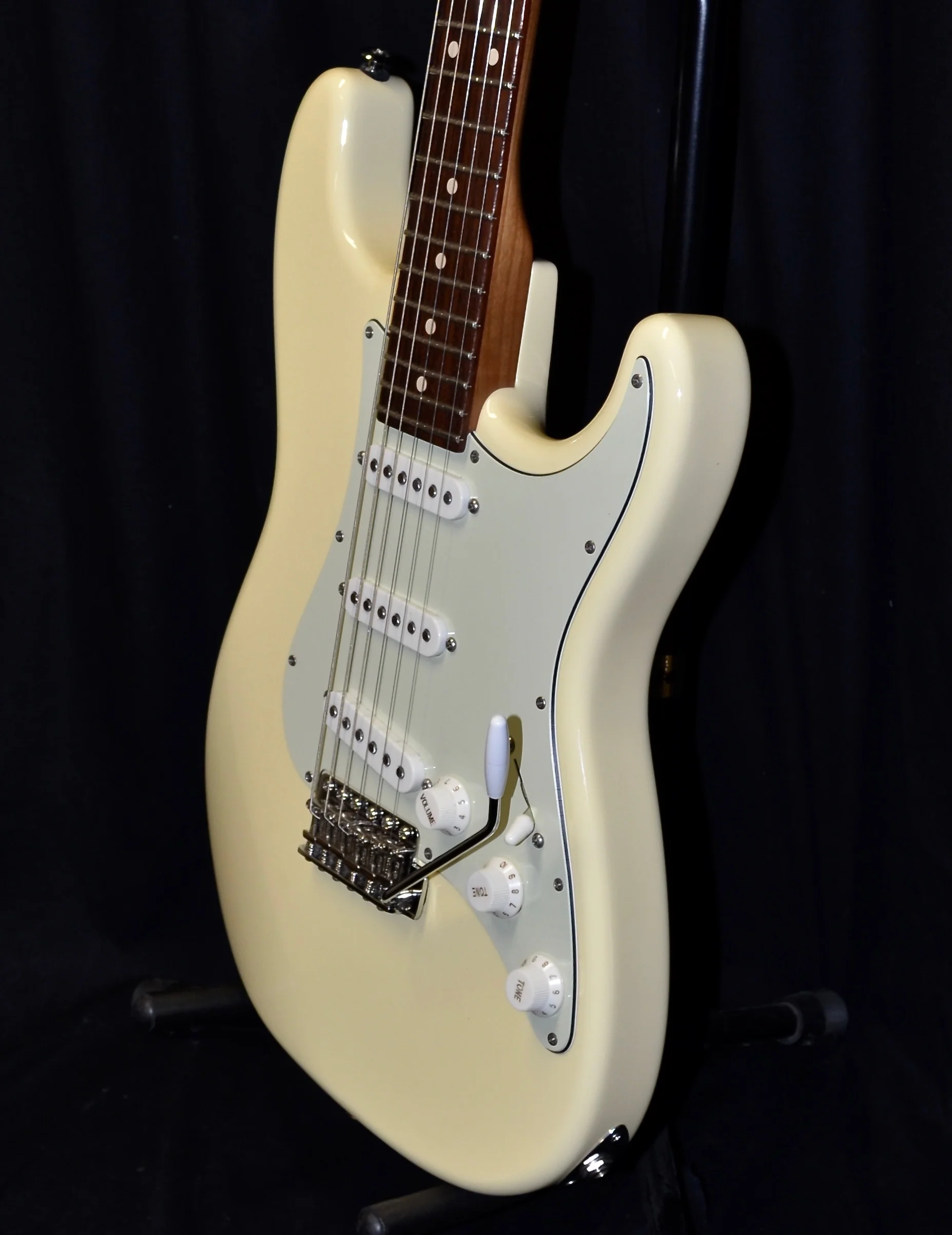 Pre Owned 2015 Suhr Classic Scott Henderson Spec Vintage White Electric Guitar W/ OHSC - Image 3