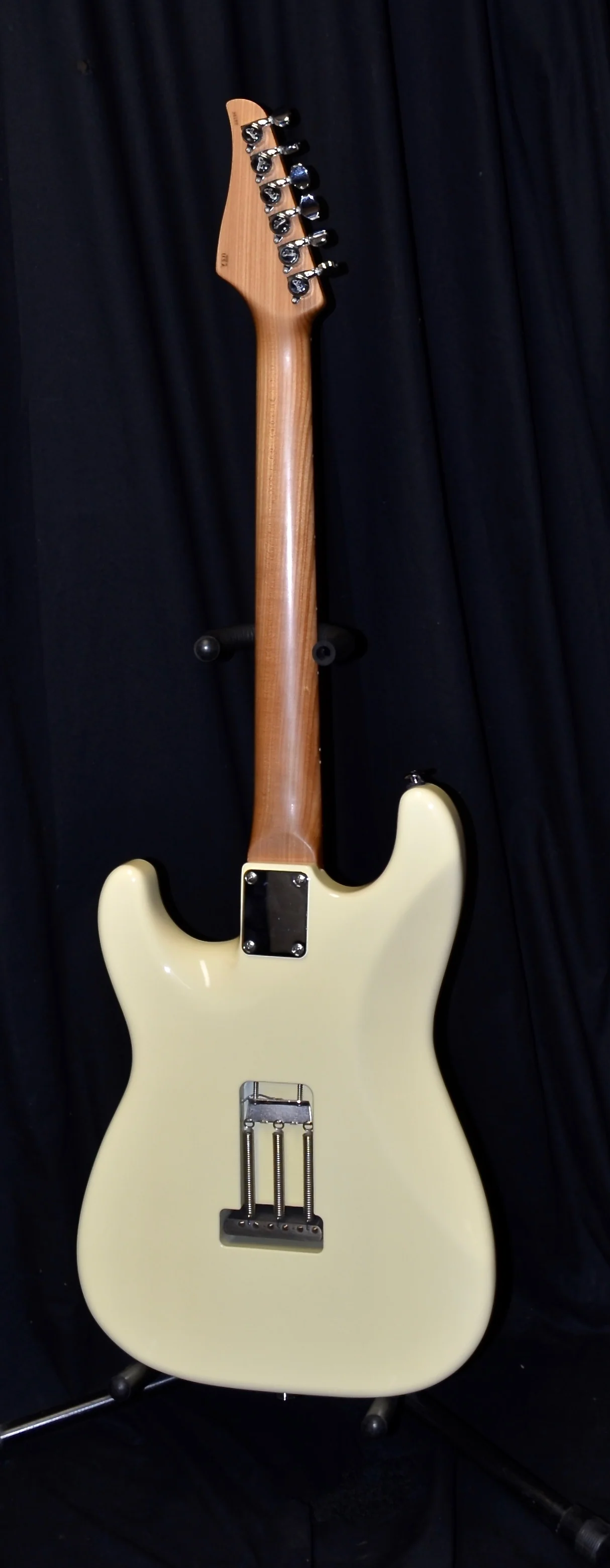 Pre Owned 2015 Suhr Classic Scott Henderson Spec Vintage White Electric Guitar W/ OHSC - Image 4
