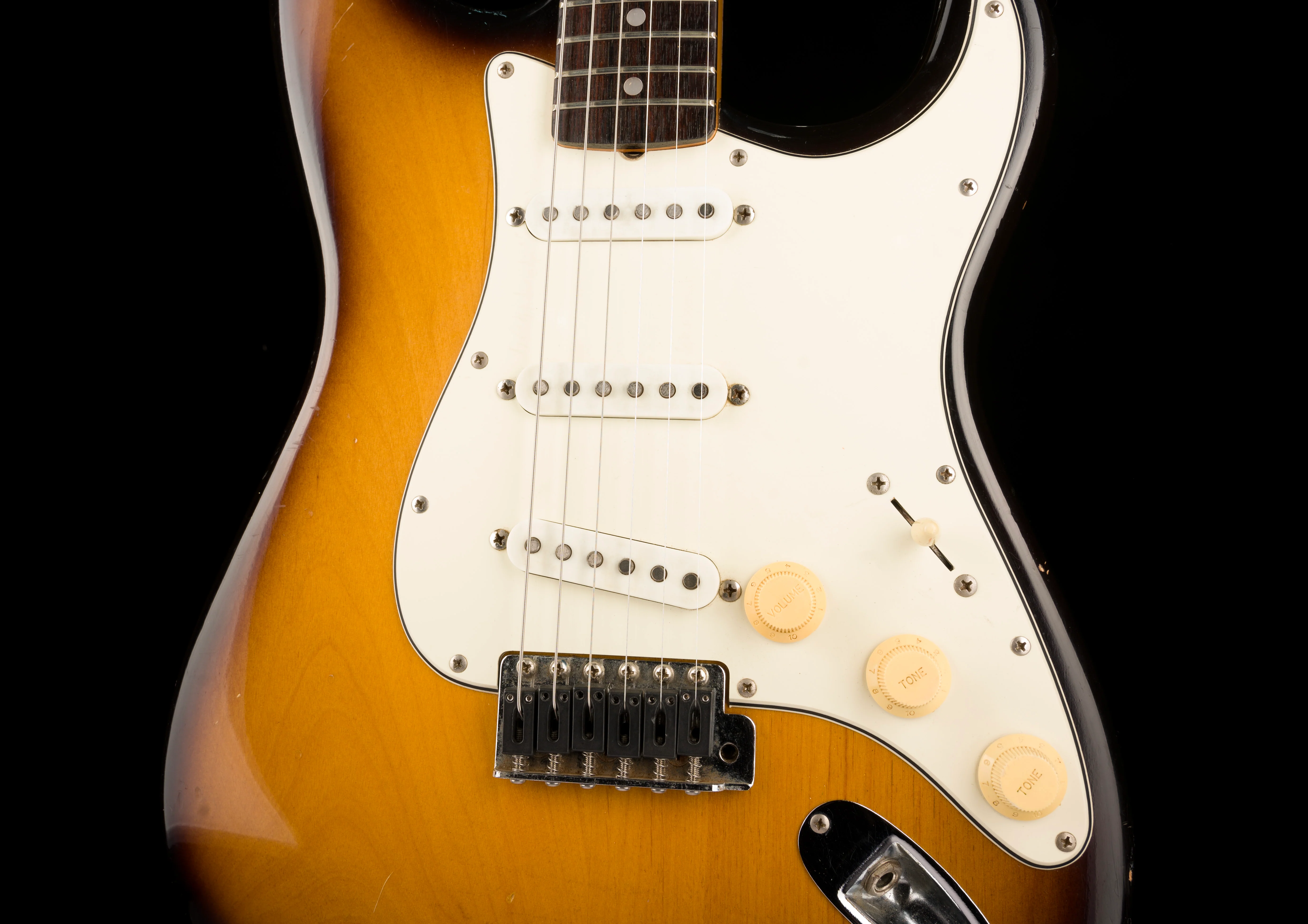 Used Tokai AST-'62 S-Style Electric Guitar Sunburst With Gig Bag - Image 6
