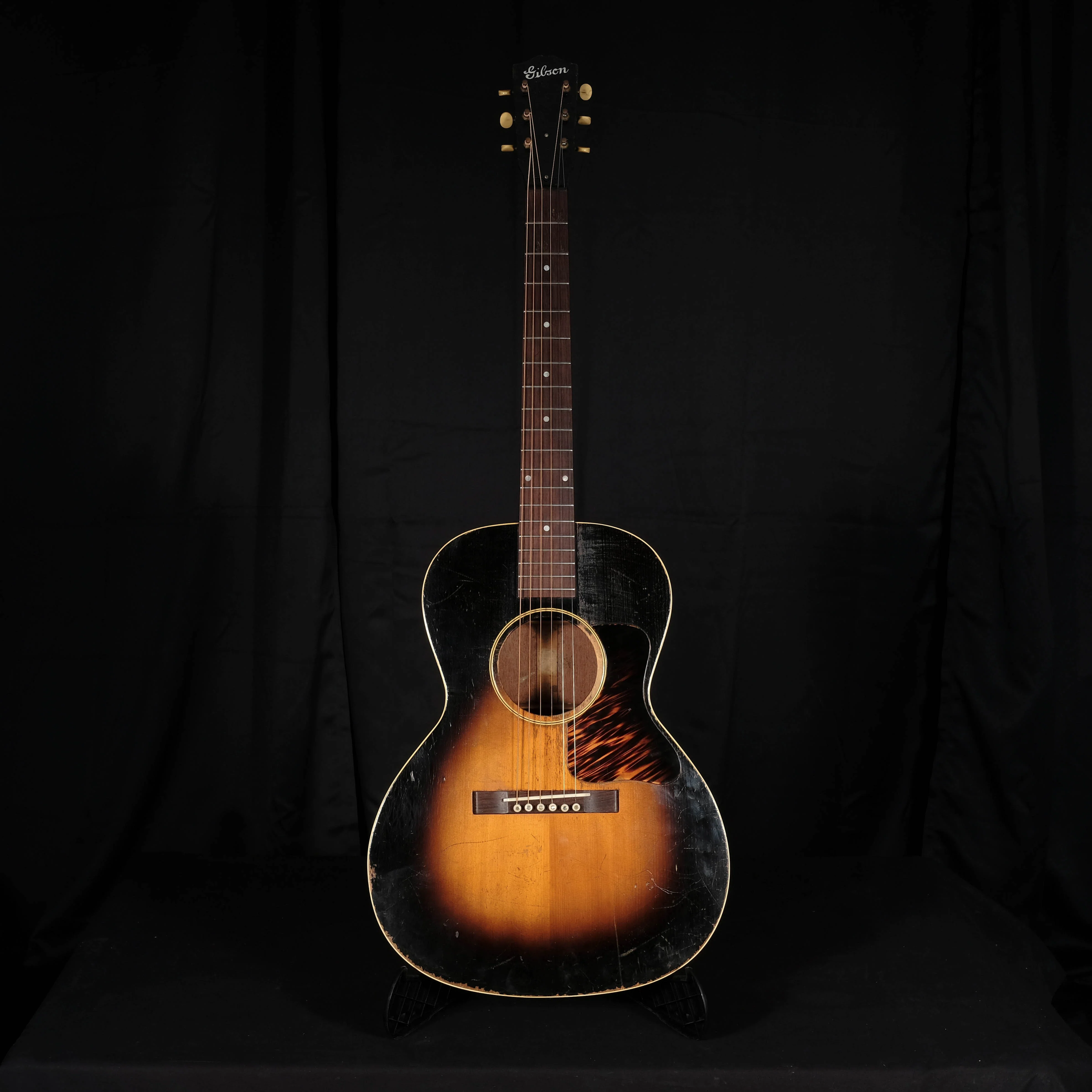 Pre Owned 1935 Gibson L-00 Sunburst Acoustic Guitar With LR Baggs M1 Pickup W/ HSC - Image 2