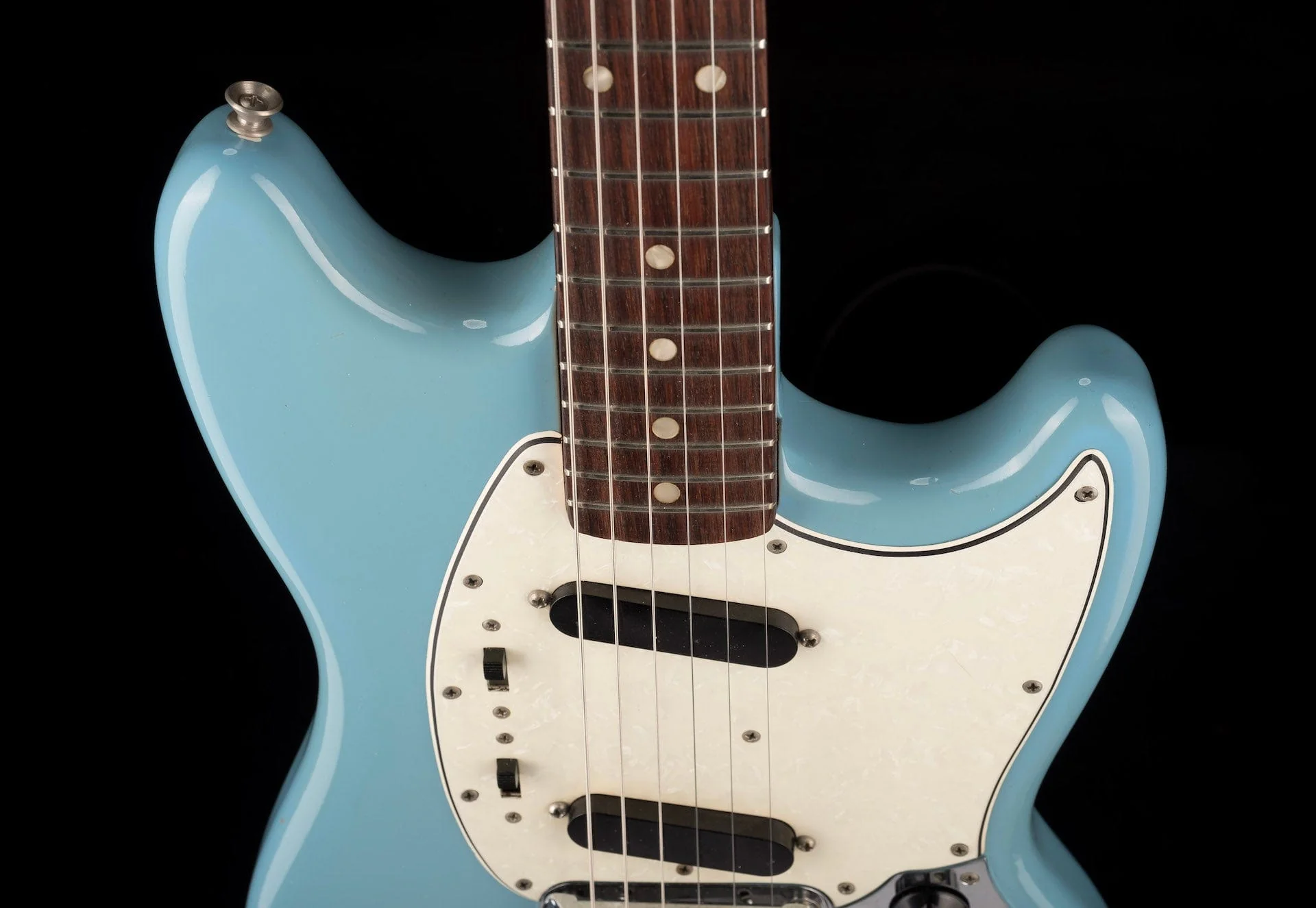 Vintage 1966 Fender Mustang 22.5" Scale Daphne Blue Refinished with OHSC - Image 3